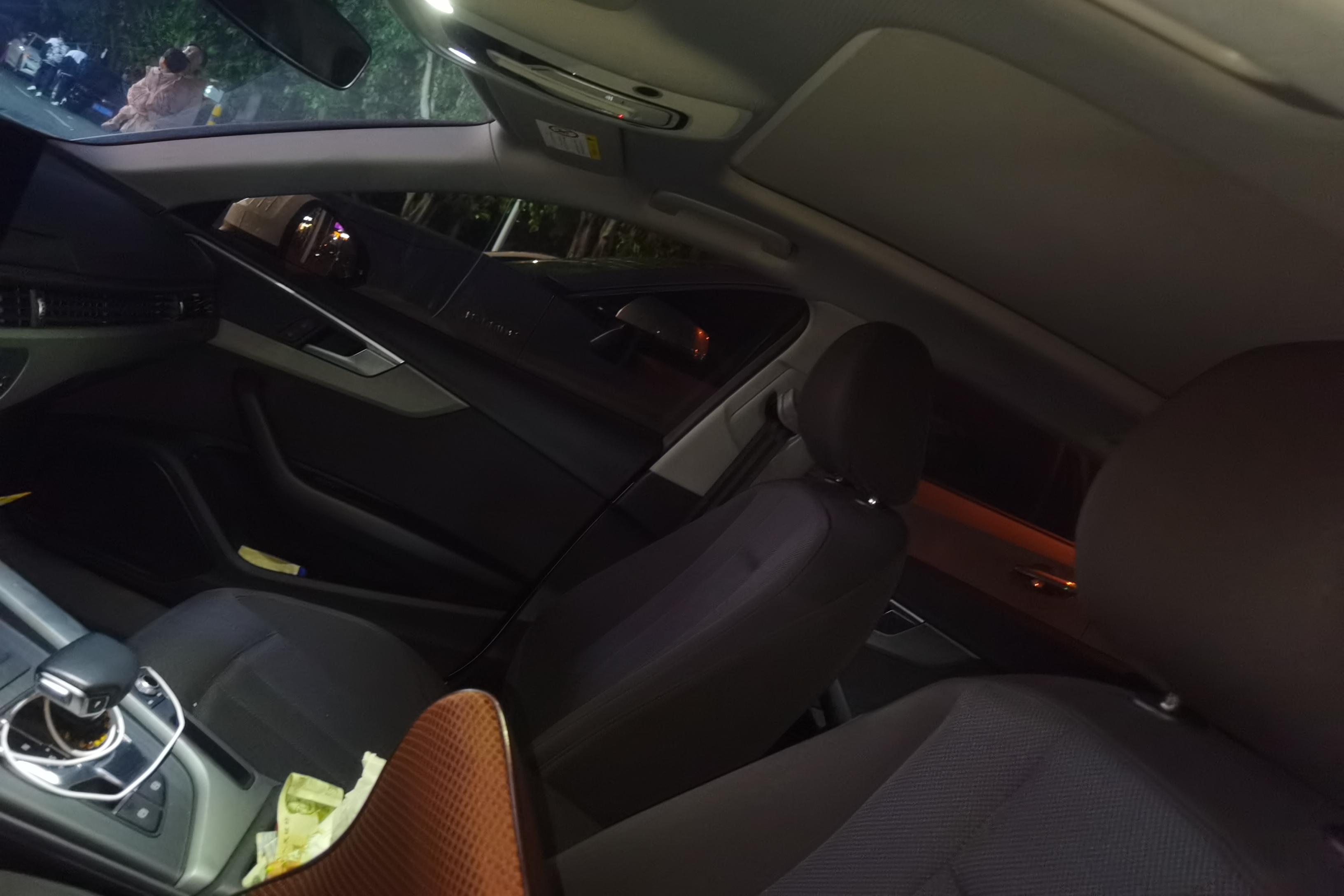 奥迪A4L 2019款 2.0T 自动 进取型 (国Ⅵ) 