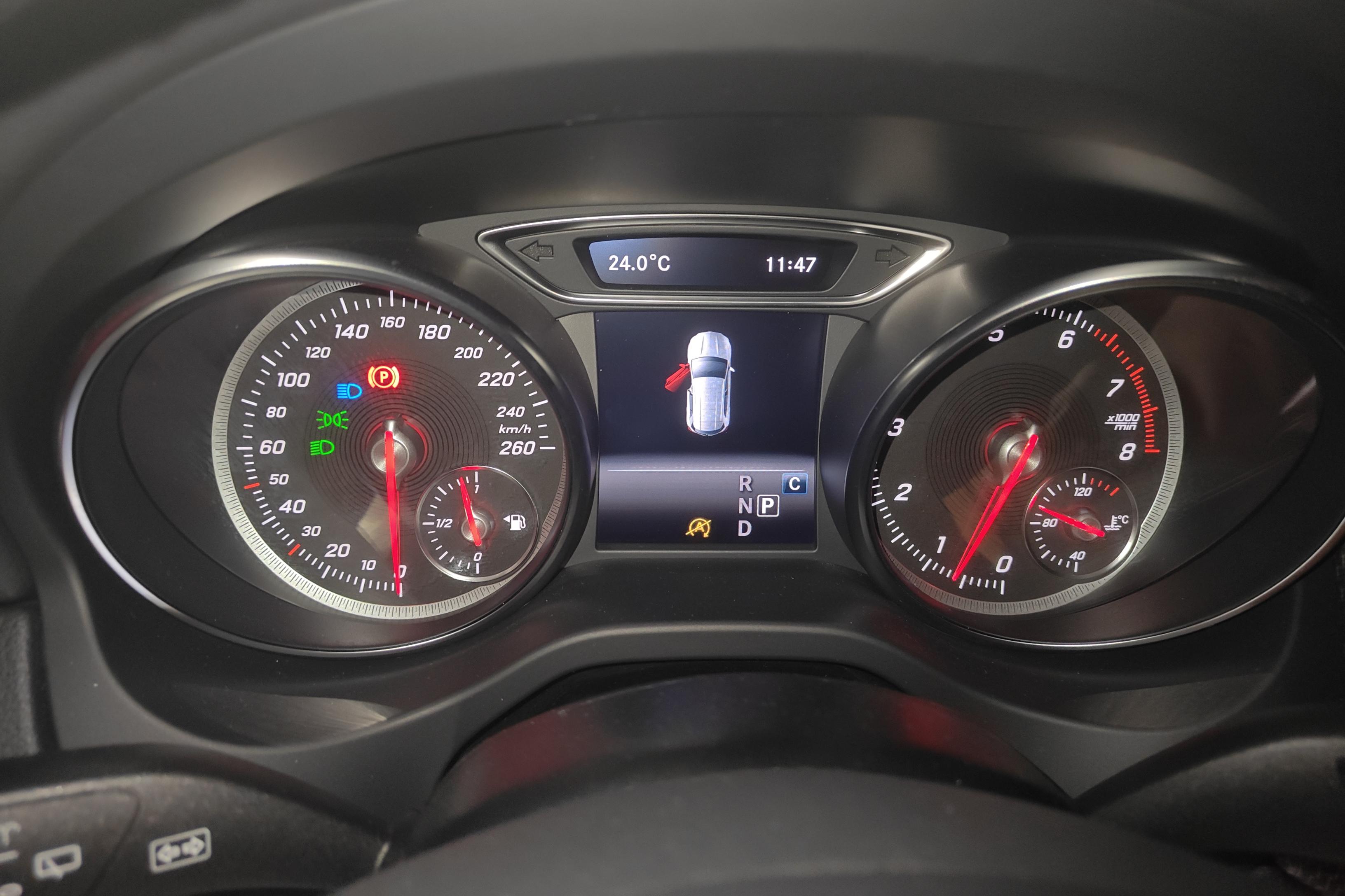 奔驰GLA 200 2018款 1.6T 自动 动感型 (国Ⅴ) 