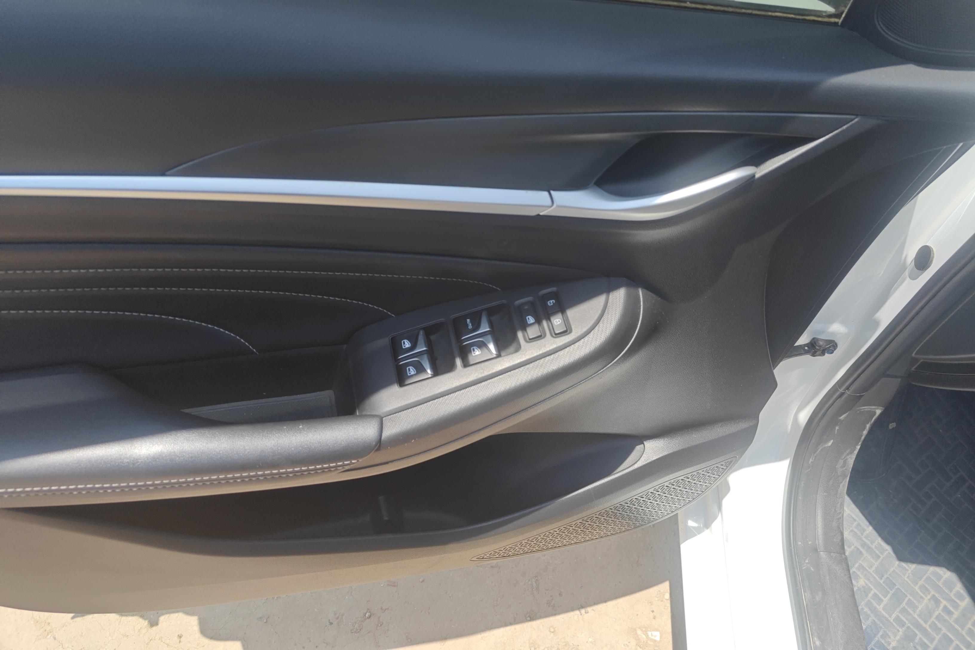 长安逸动PLUS 2021款 1.6L 手动 豪华型 (国Ⅵ) 