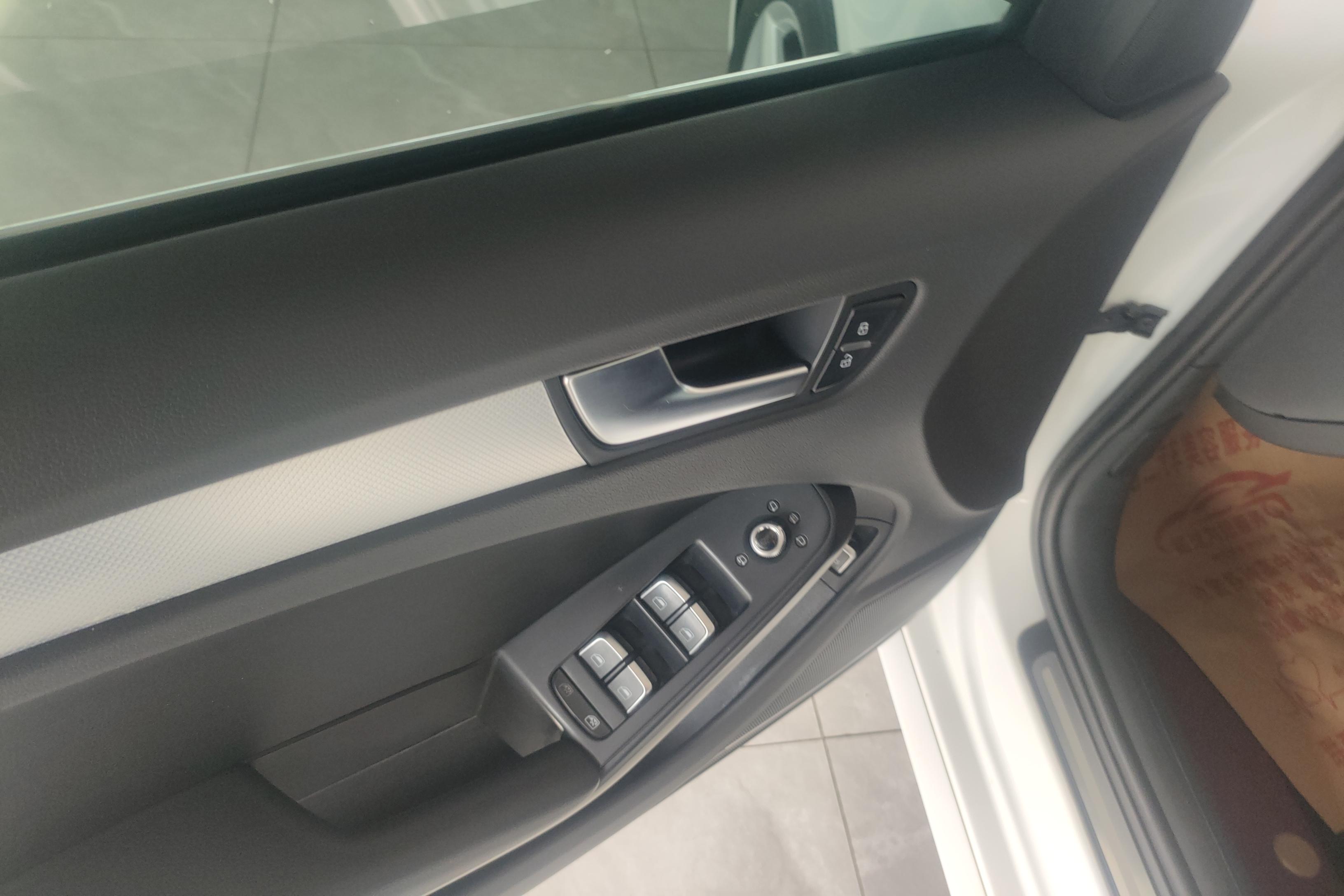 奥迪A4L 35TFSI 2015款 2.0T 自动 前驱 标准型 (国Ⅳ) 