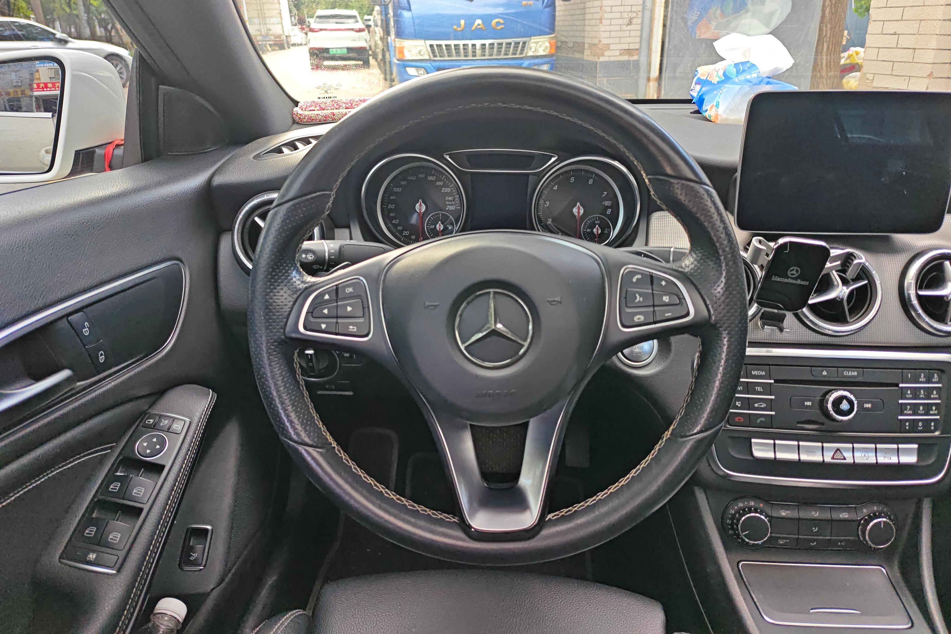 奔驰CLA级 CLA200 [进口] 2017款 1.6T 自动 汽油 动感型改款 