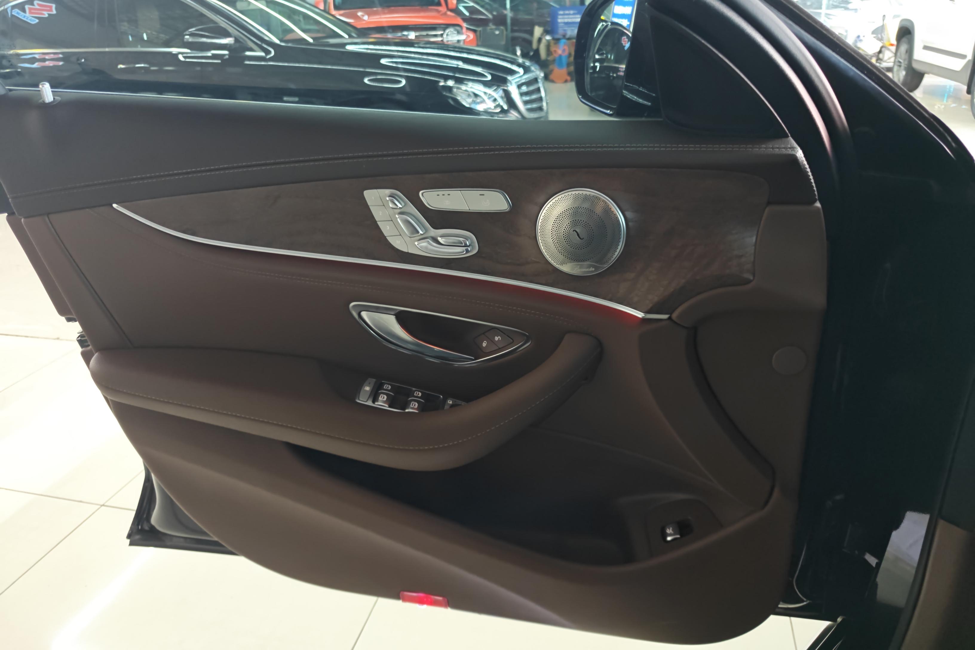 奔驰E级 E300L 2019款 2.0T 自动 汽油 运动时尚型 (国Ⅴ) 