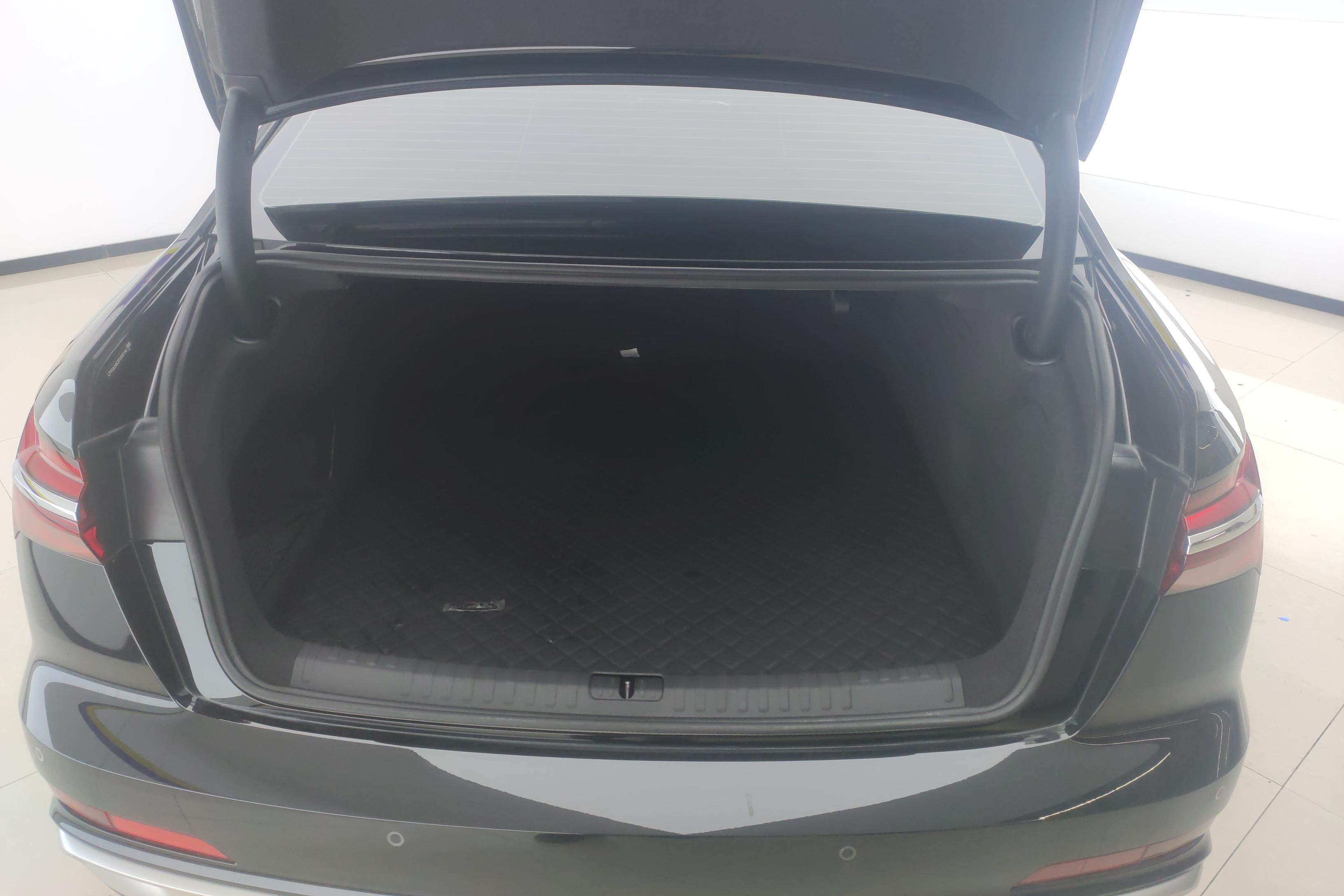 奥迪A6L 40TFSI 2023款 2.0T 自动 豪华动感型 (国Ⅵ) 