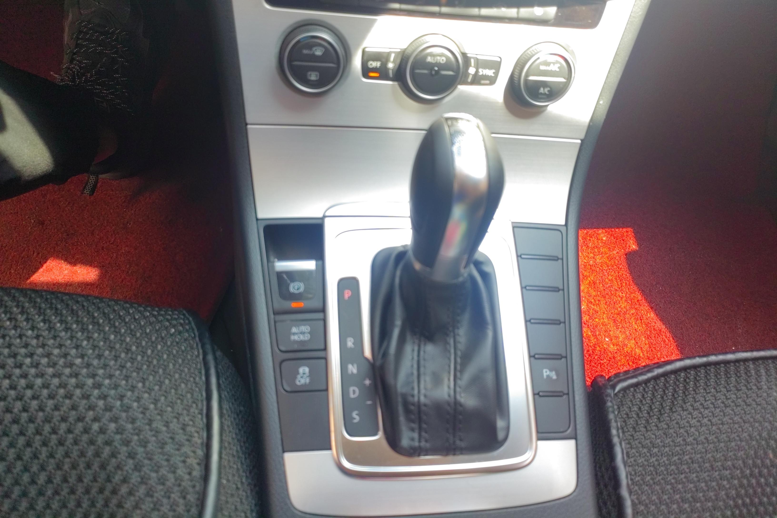 大众迈腾 2015款 2.0T 自动 汽油 豪华型 (国Ⅴ) 