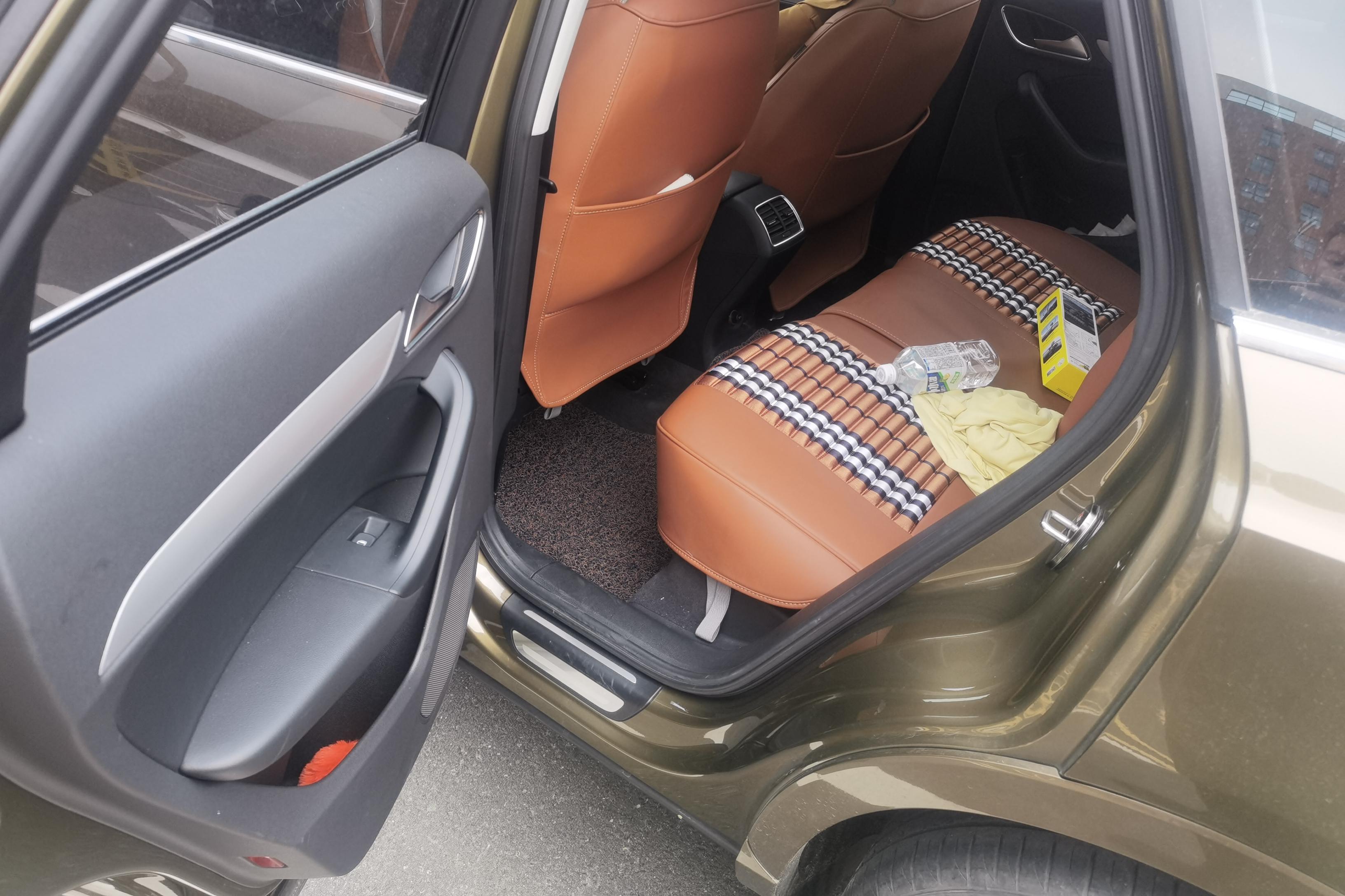 奥迪Q3 35TFSI 2018款 2.0T 自动 前驱 时尚型30周年纪念版 (国Ⅴ) 