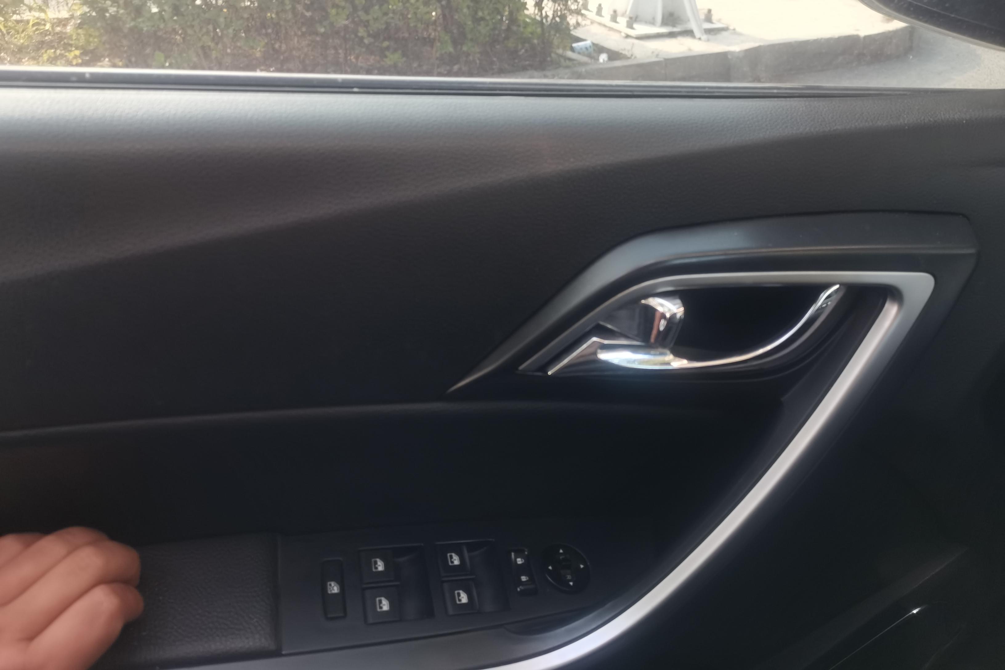 江铃驭胜 S350 2013款 2.4T 自动 后驱 豪华版 (国Ⅳ) 