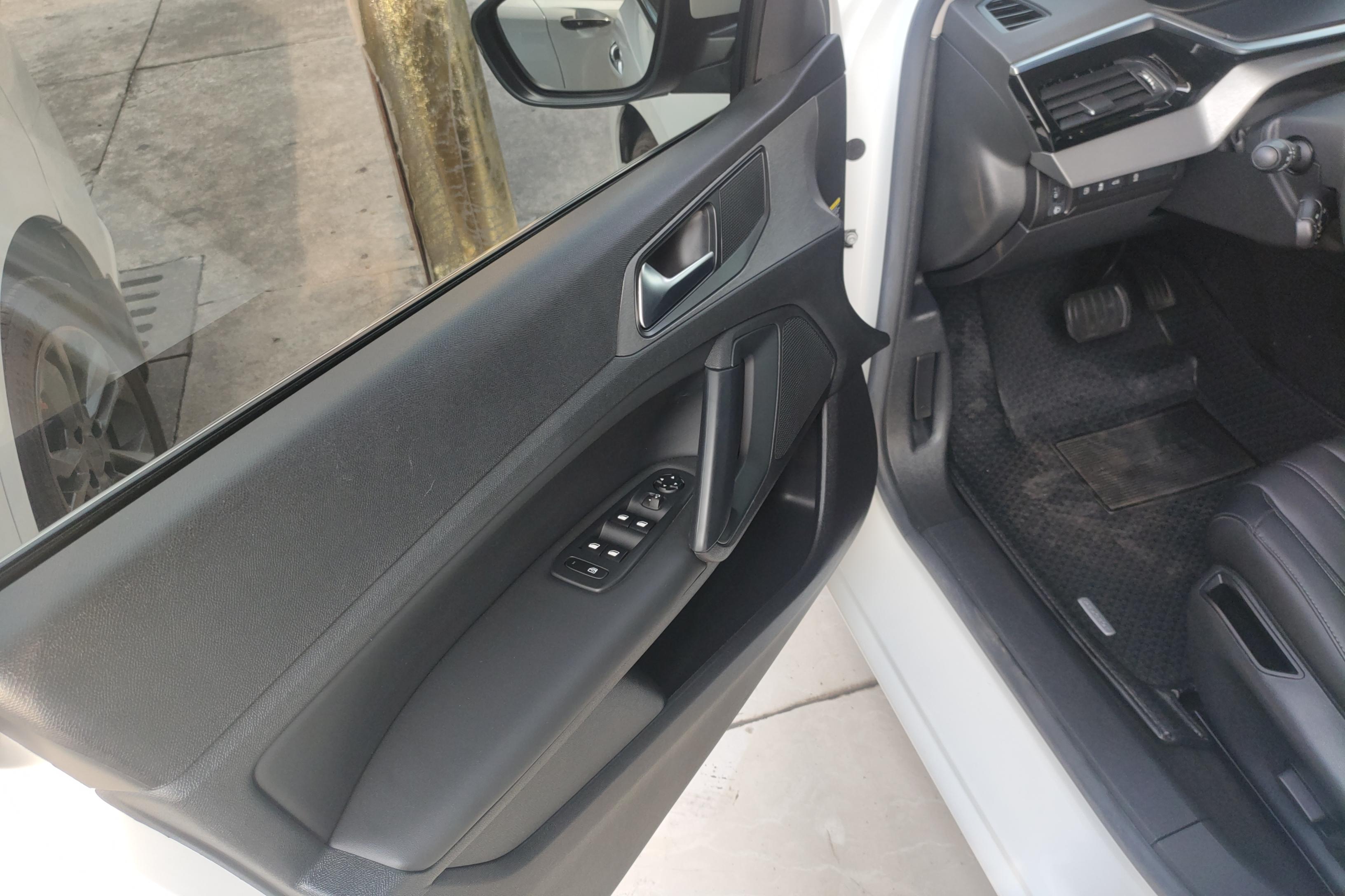 标致408 2022款 1.6T 自动 逐梦版 (国Ⅵ) 