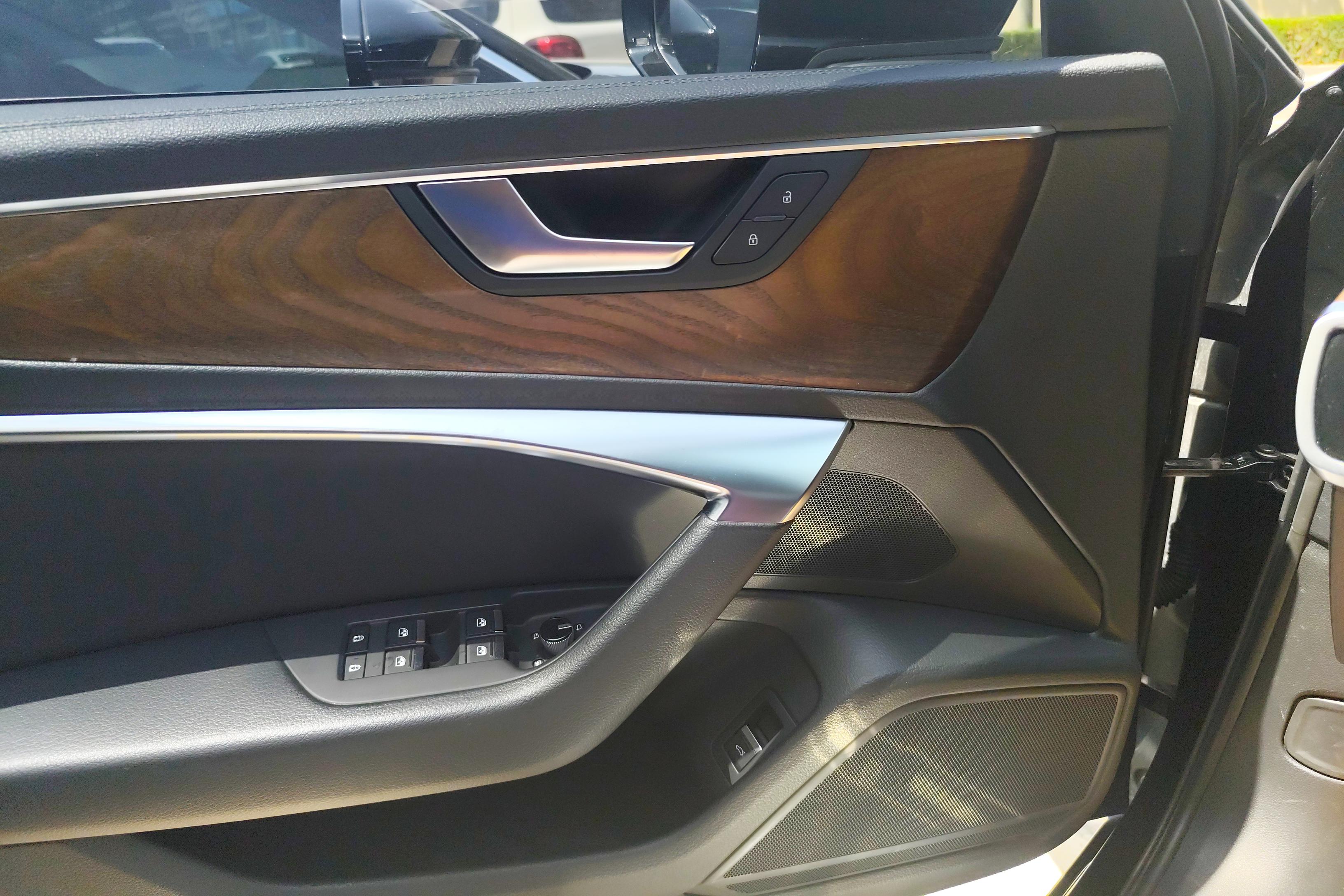 奥迪A6L 40TFSI 2020款 2.0T 自动 豪华动感型 (国Ⅵ) 