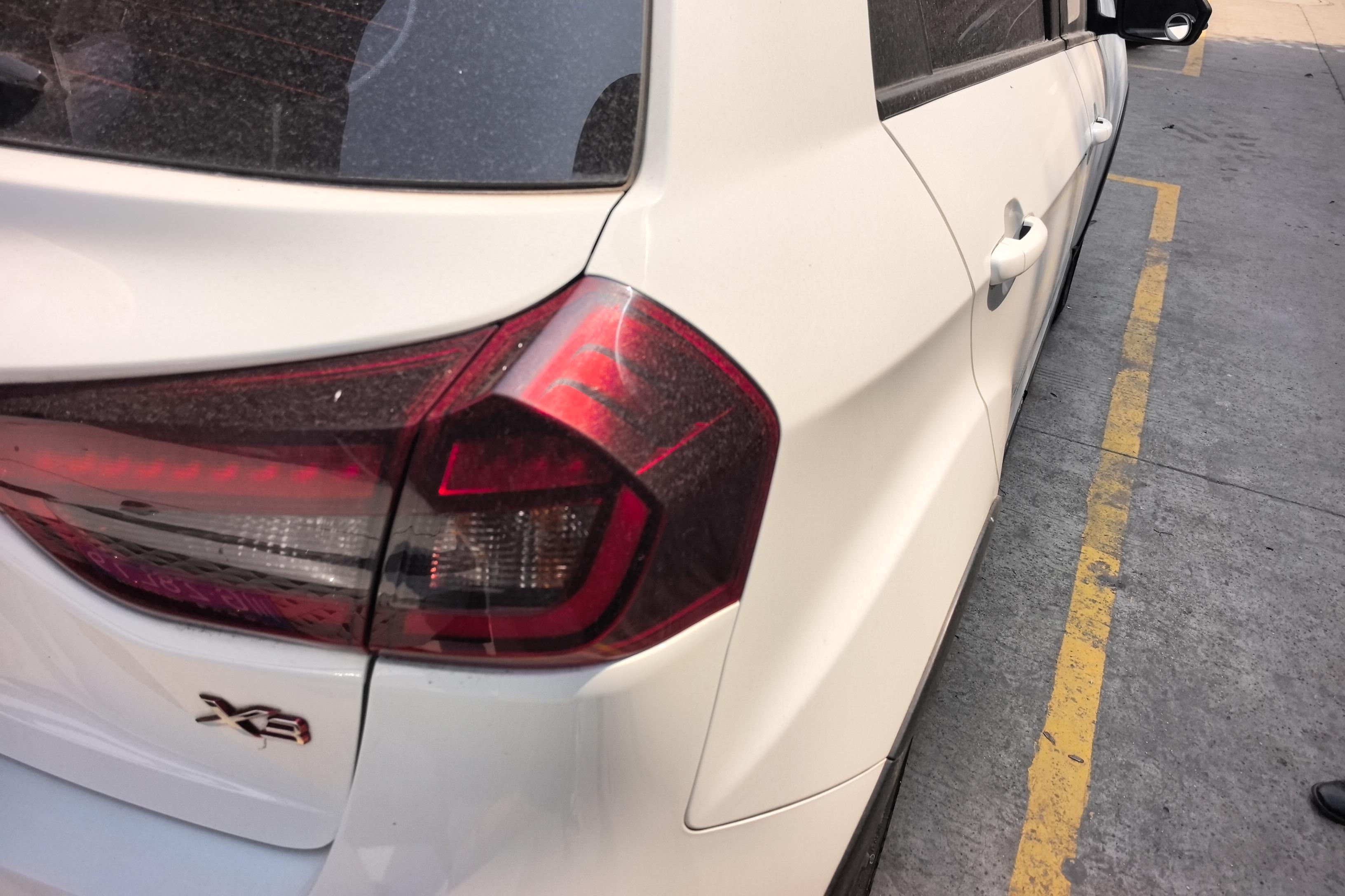 吉利远景X3 2021款 1.5L 手动 前驱 PRO精英型 (国Ⅵ) 