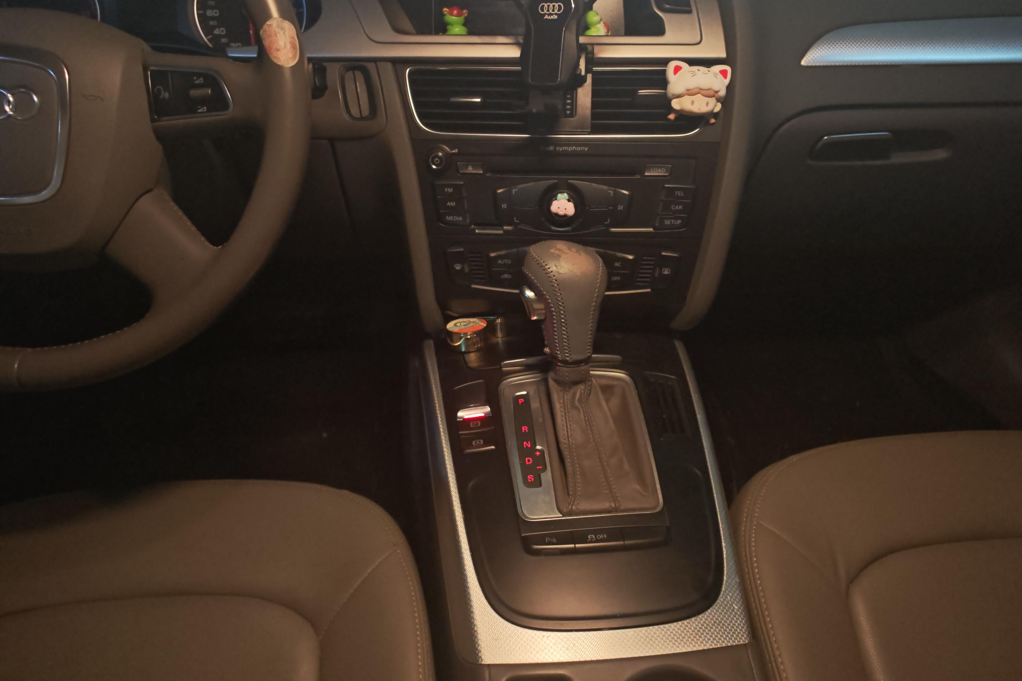 奥迪A4L 2012款 2.0T 自动 标准型 (国Ⅳ) 