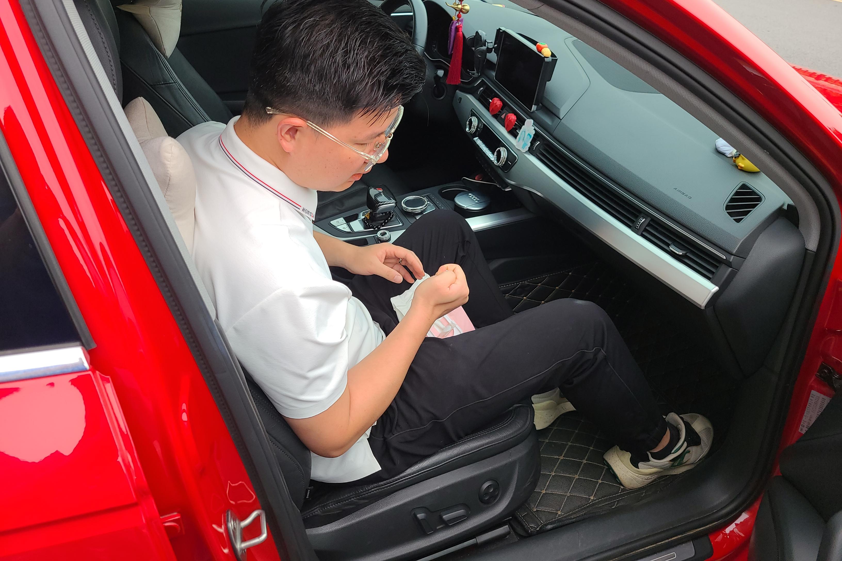 奥迪A4L 2019款 2.0T 自动 时尚型 (国Ⅵ) 