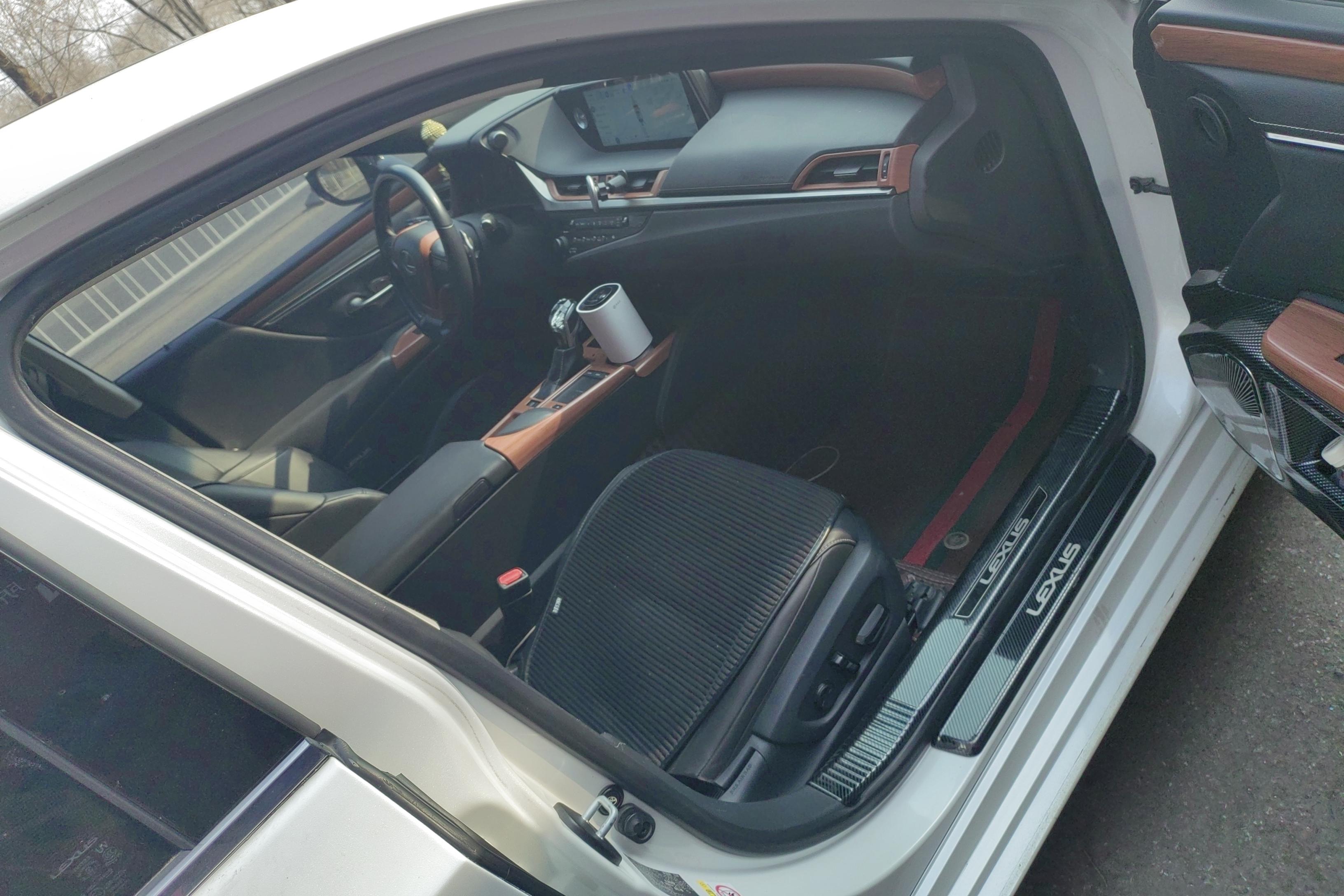 雷克萨斯ES 300h [进口] 2018款 2.5L 自动 卓越版 (国Ⅴ) 