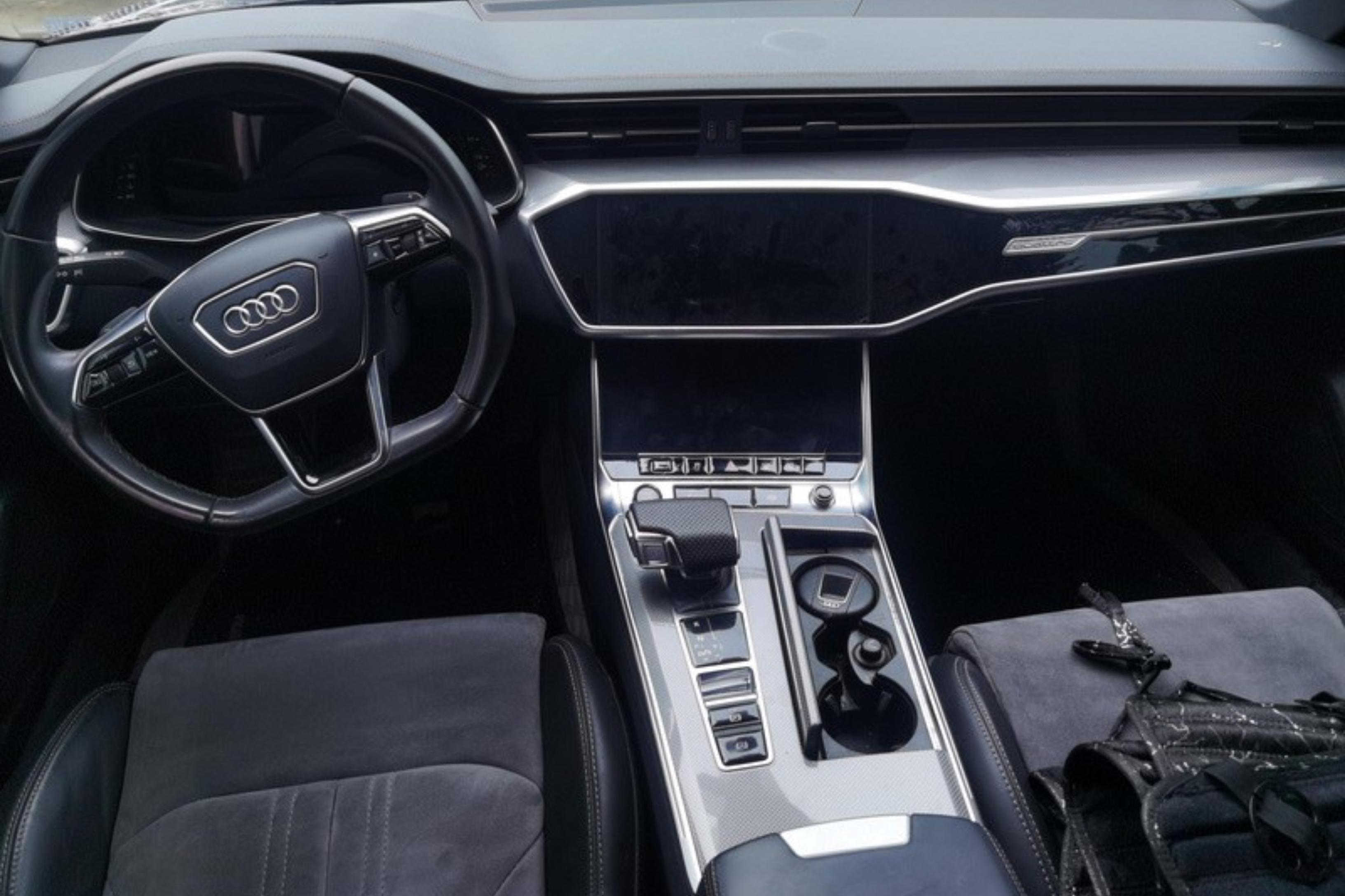 奥迪A6L 45TFSI 2022款 2.0T 自动 尊享动感型 (国Ⅵ) 