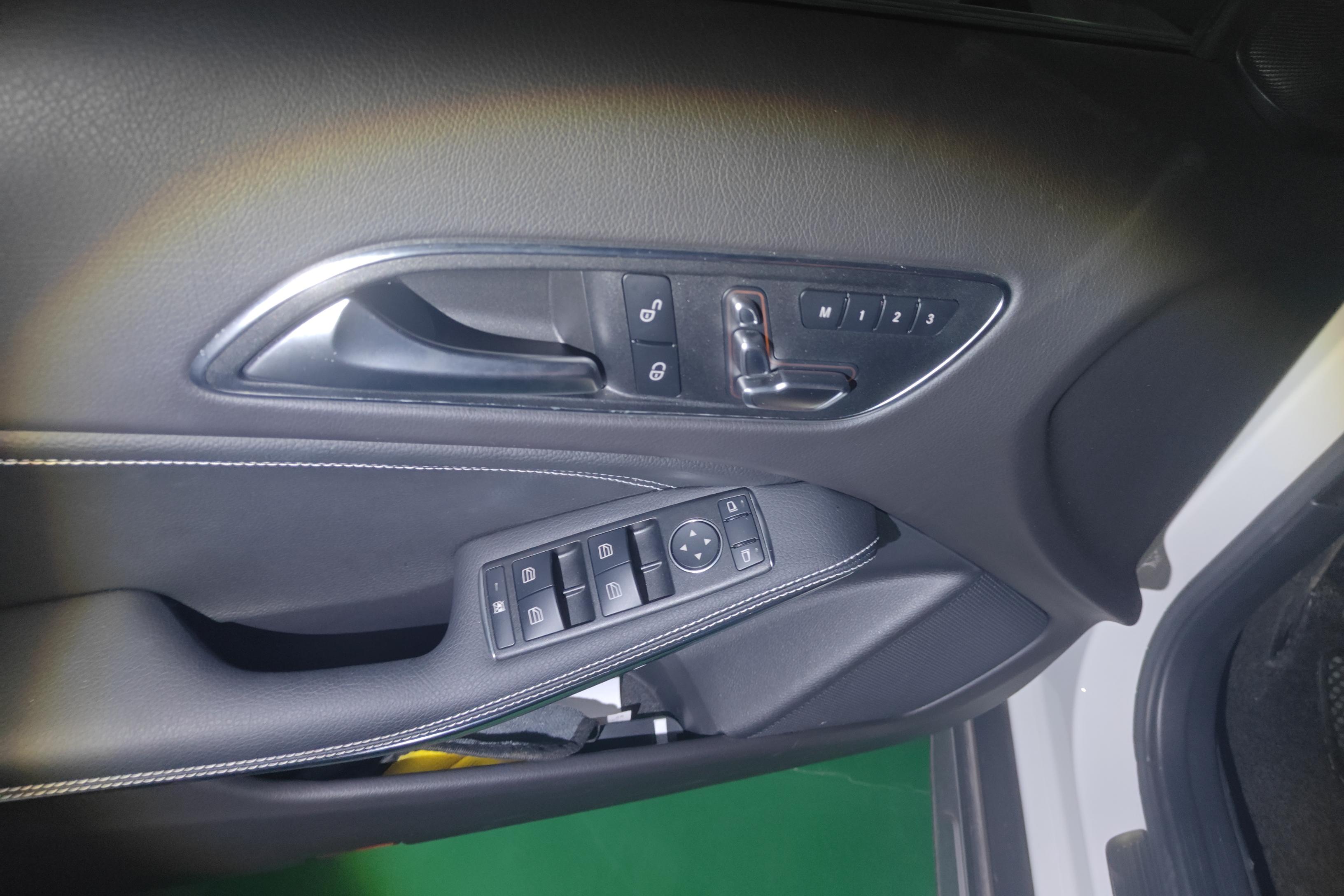 奔驰GLA 200 2018款 1.6T 自动 动感型 (国Ⅴ) 