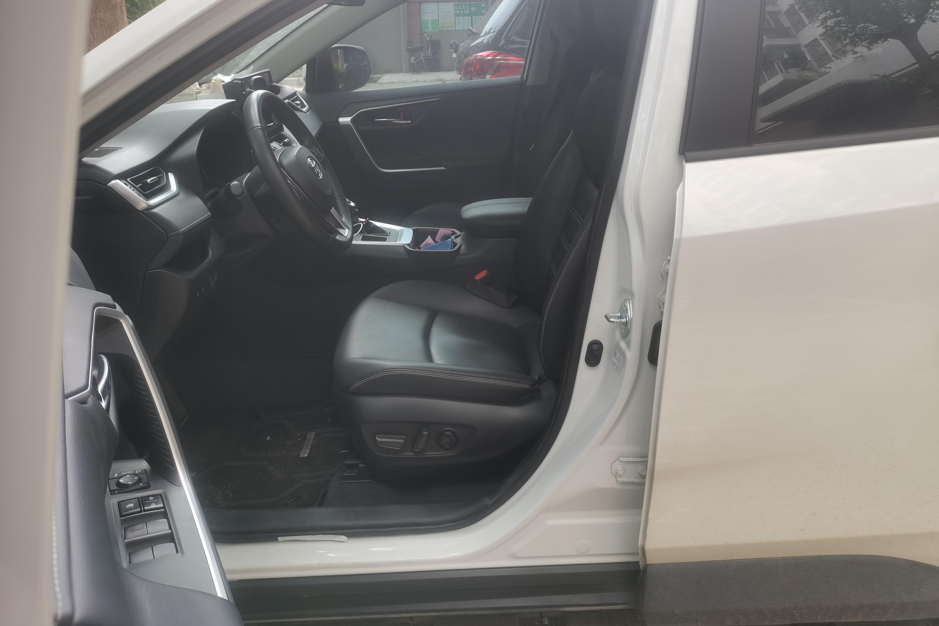 丰田RAV4 2022款 2.0L 自动 前驱 风尚PLUS版 (国Ⅵ) 