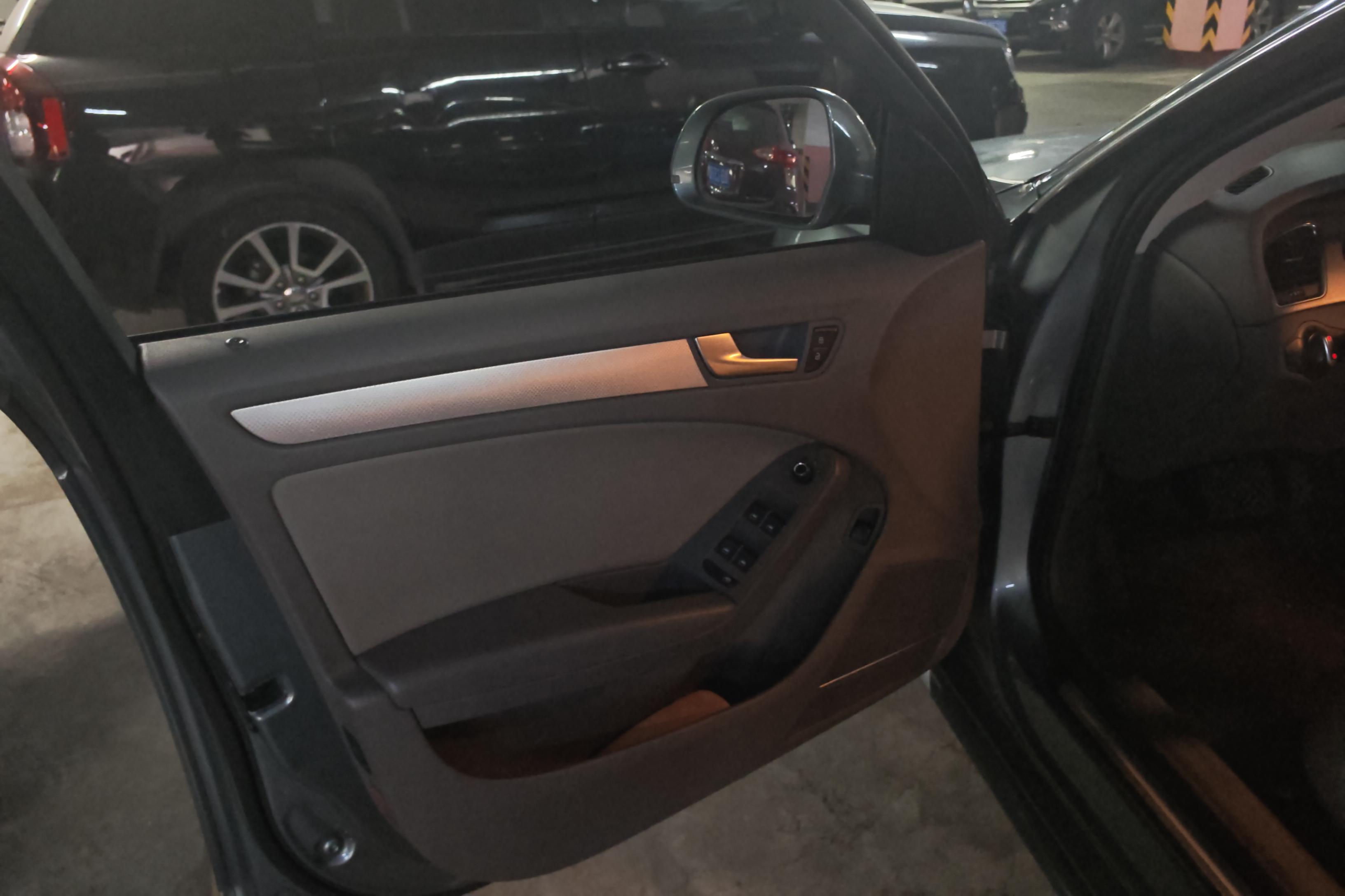 奥迪A4L 2012款 2.0T 自动 标准型 (国Ⅳ) 