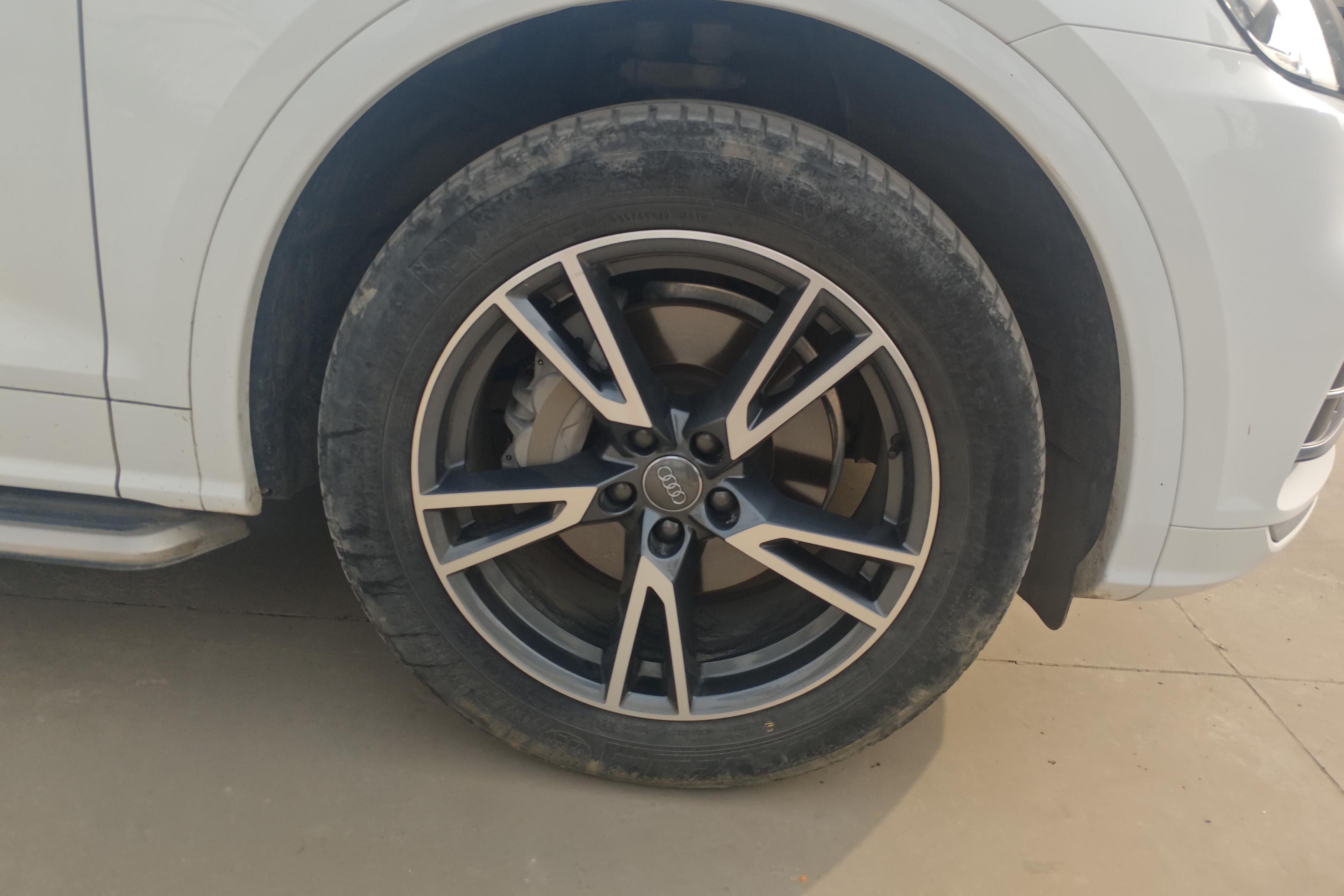 奥迪Q5L 40TFSI 2020款 2.0T 自动 荣享时尚型 (国Ⅵ) 