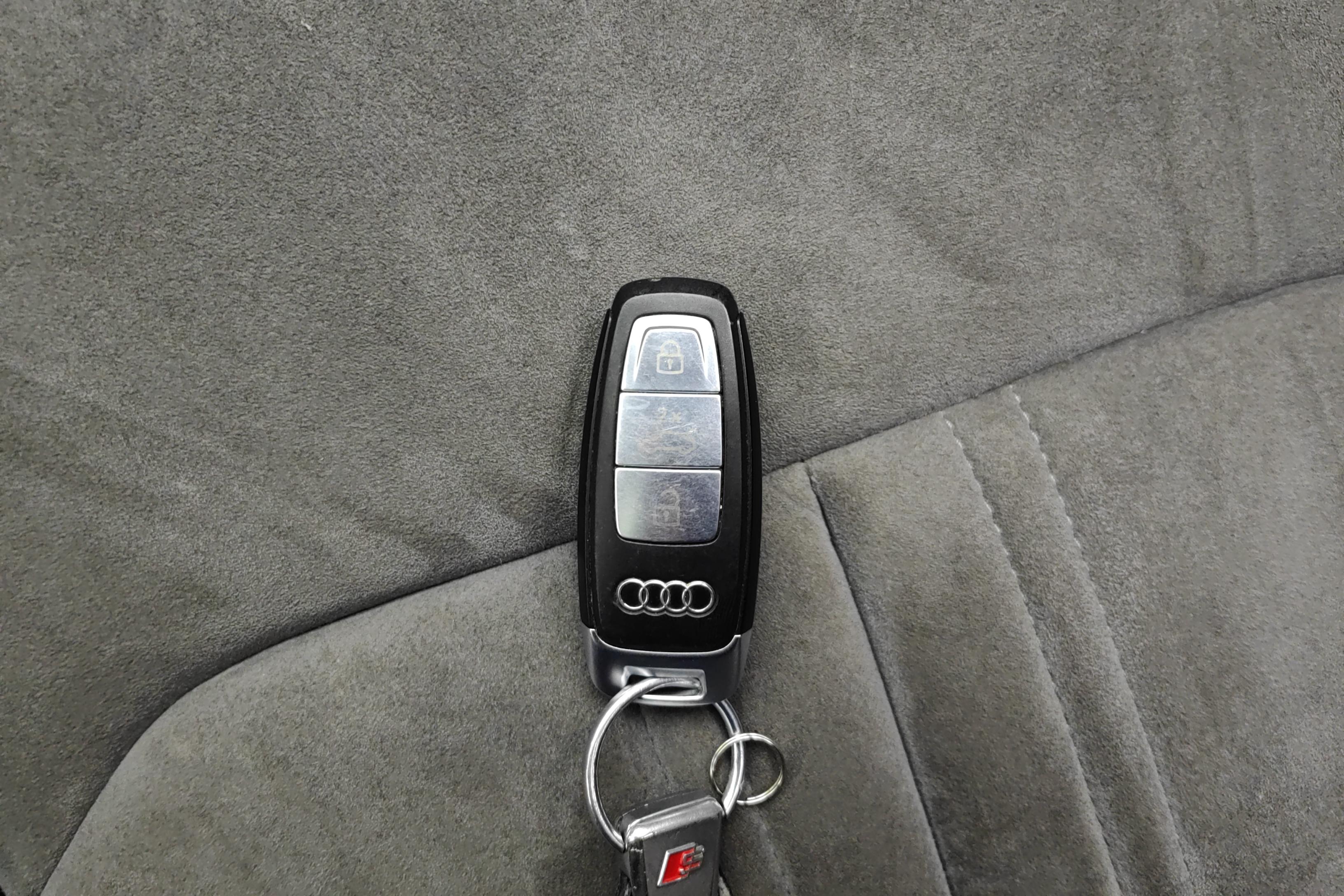 奥迪A6L 40TFSI 2019款 2.0T 自动 豪华动感型 (国Ⅵ) 