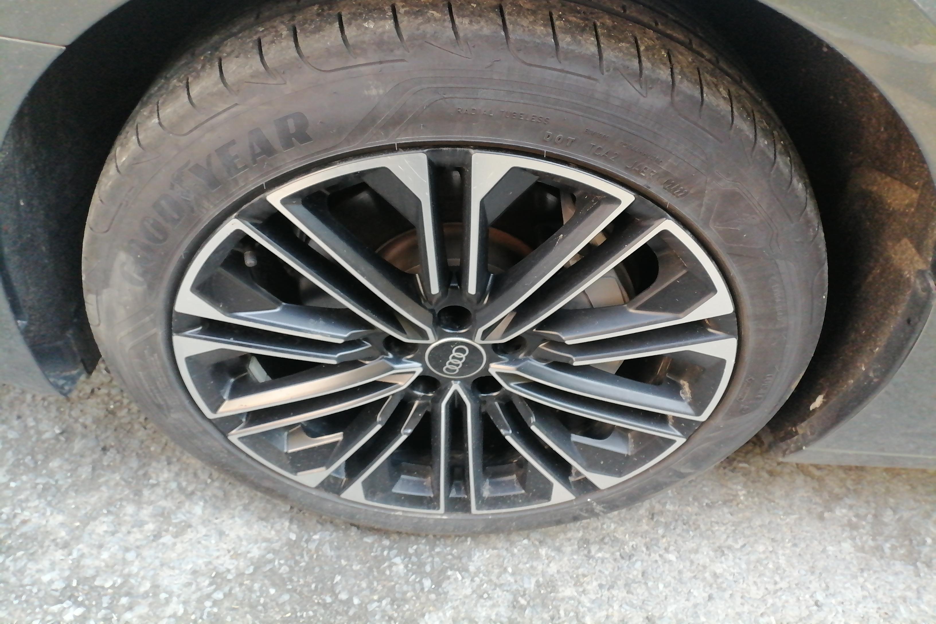 奥迪A6L 45TFSI 2023款 2.0T 自动 尊享致雅型 (国Ⅵ) 