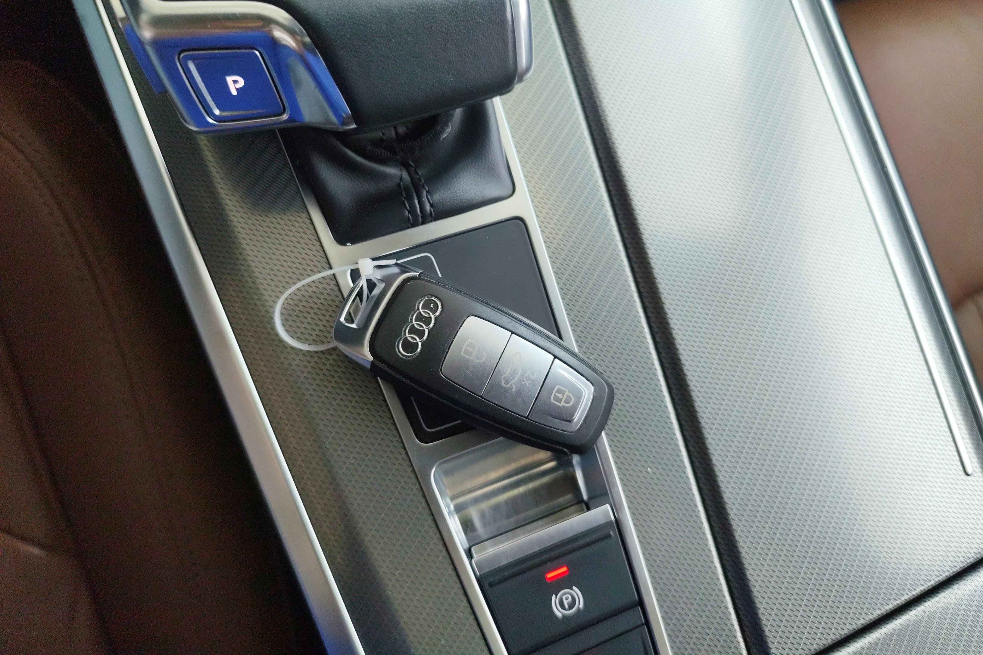 奥迪A6L 40TFSI 2020款 2.0T 自动 豪华致雅型 (国Ⅵ) 