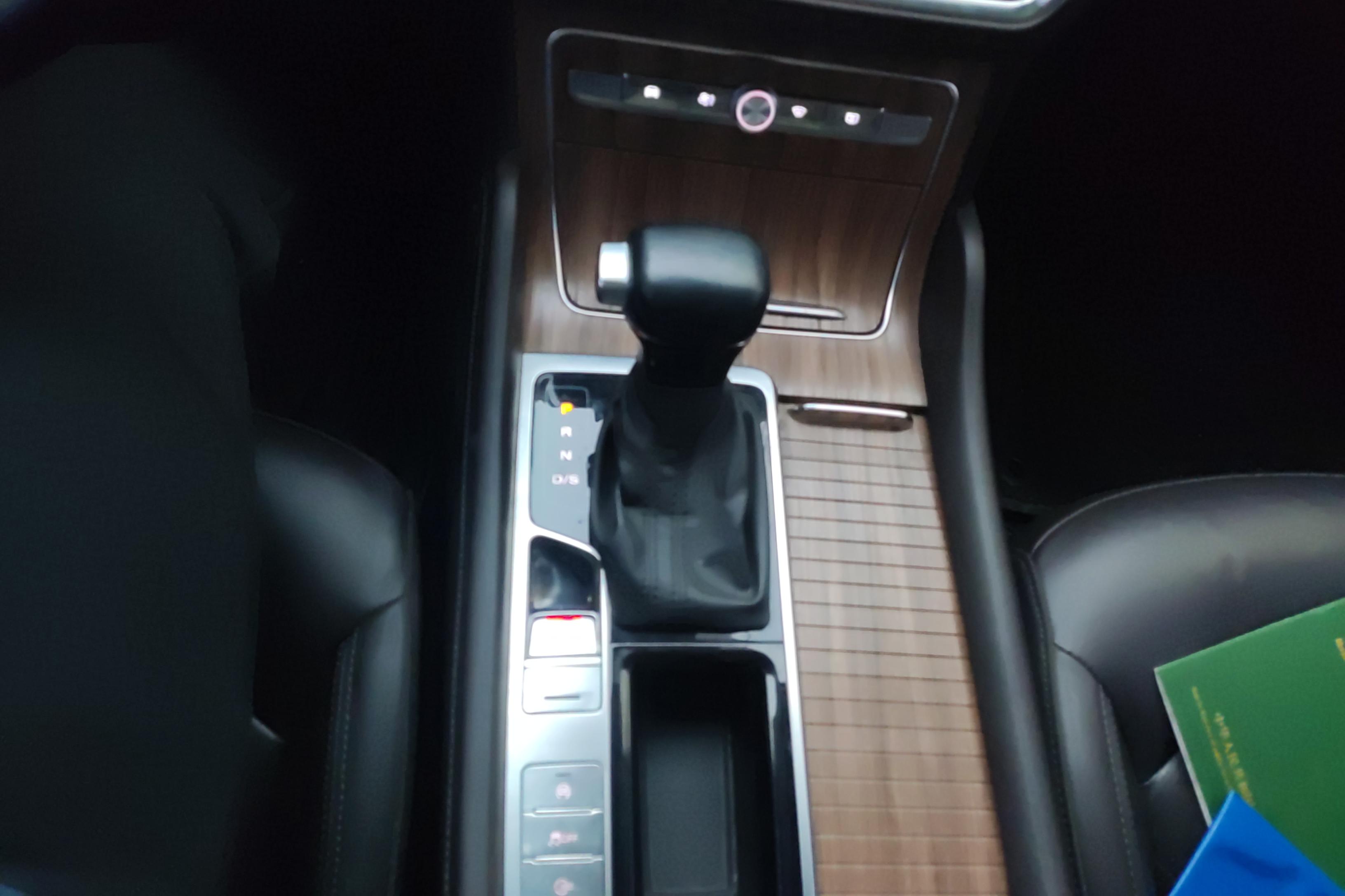 荣威RX8 2018款 2.0T 自动 后驱 30T智联网旗舰版 (国Ⅴ) 