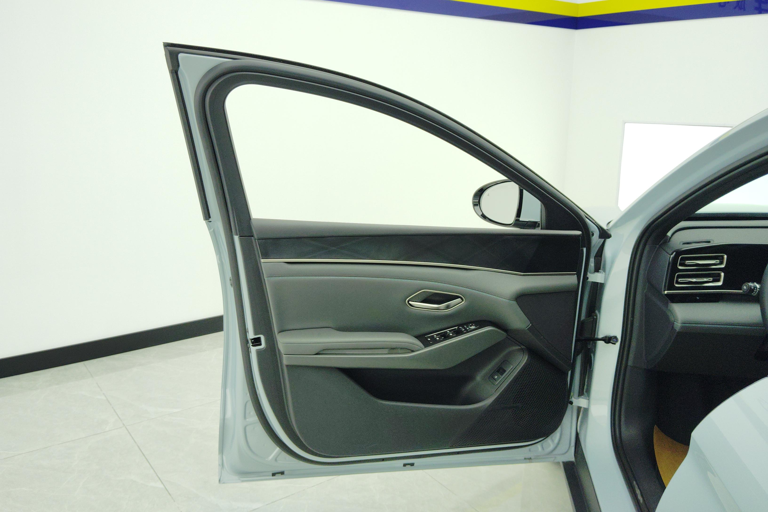 比亚迪秦L DM-i智驾版 2025款 1.5L 自动 80KM领先型 (国Ⅵ) 