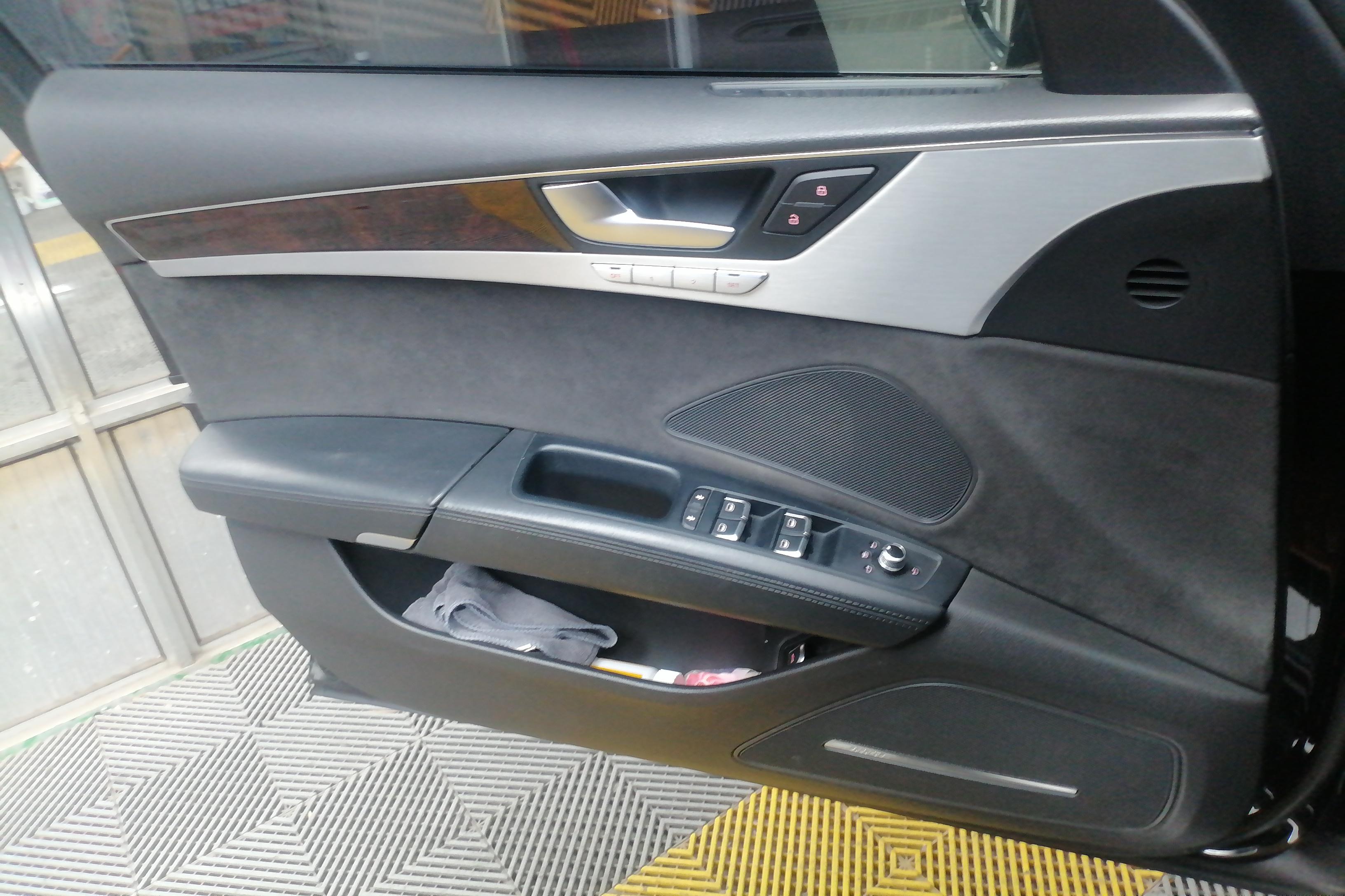 奥迪A8L 45 [进口] 2014款 3.0T 自动 汽油 豪华型 