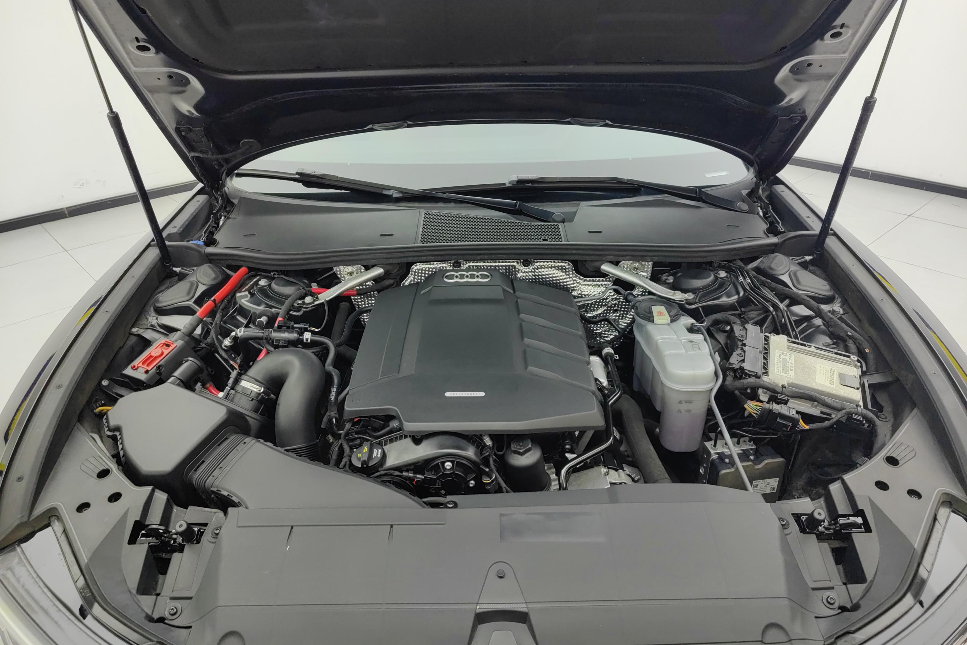 奥迪A6L 40TFSI 2019款 2.0T 自动 豪华动感型 (国Ⅵ) 