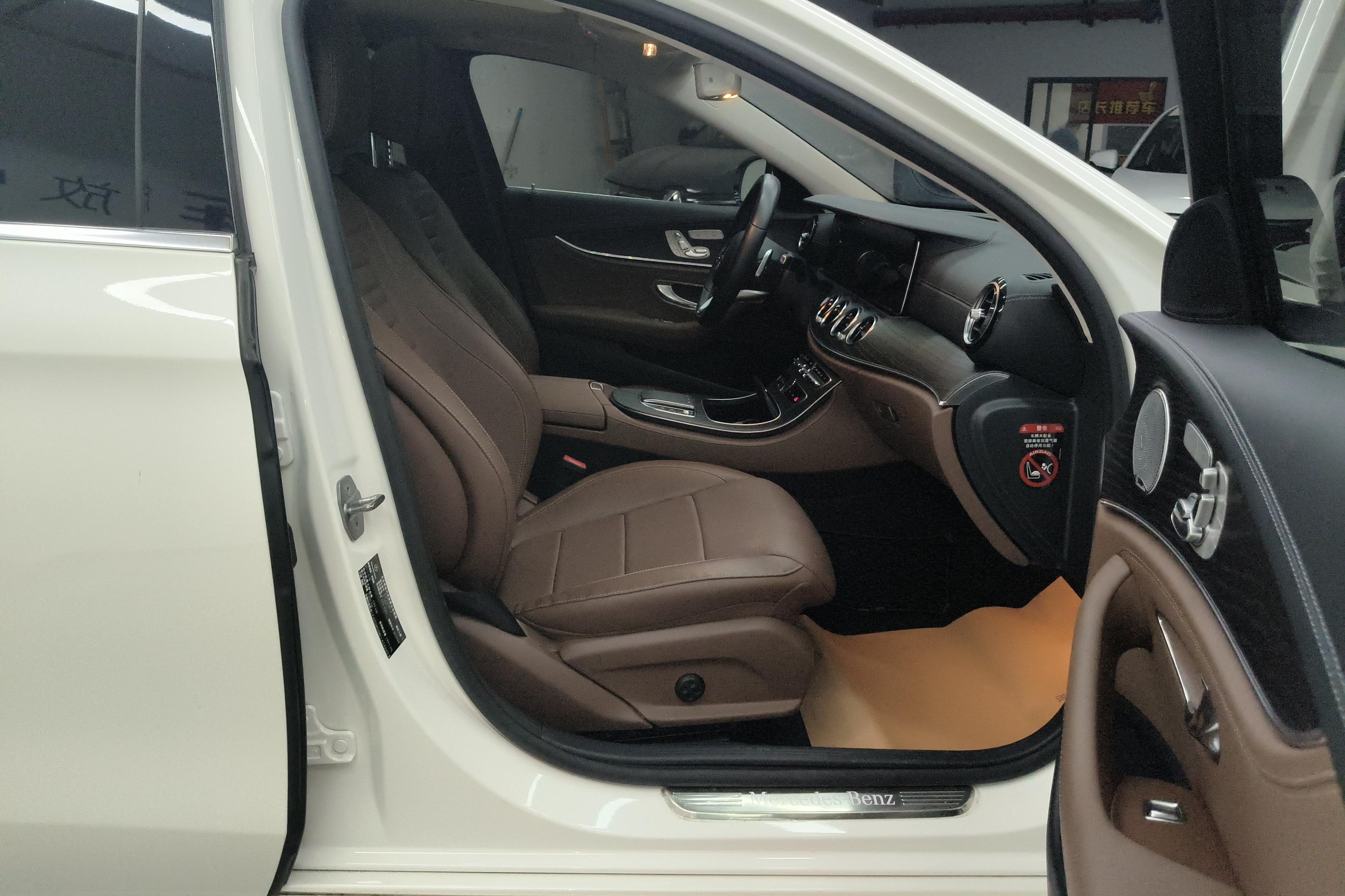 奔驰E级 E300L 2020款 2.0T 自动 汽油 运动豪华型 (国Ⅵ) 