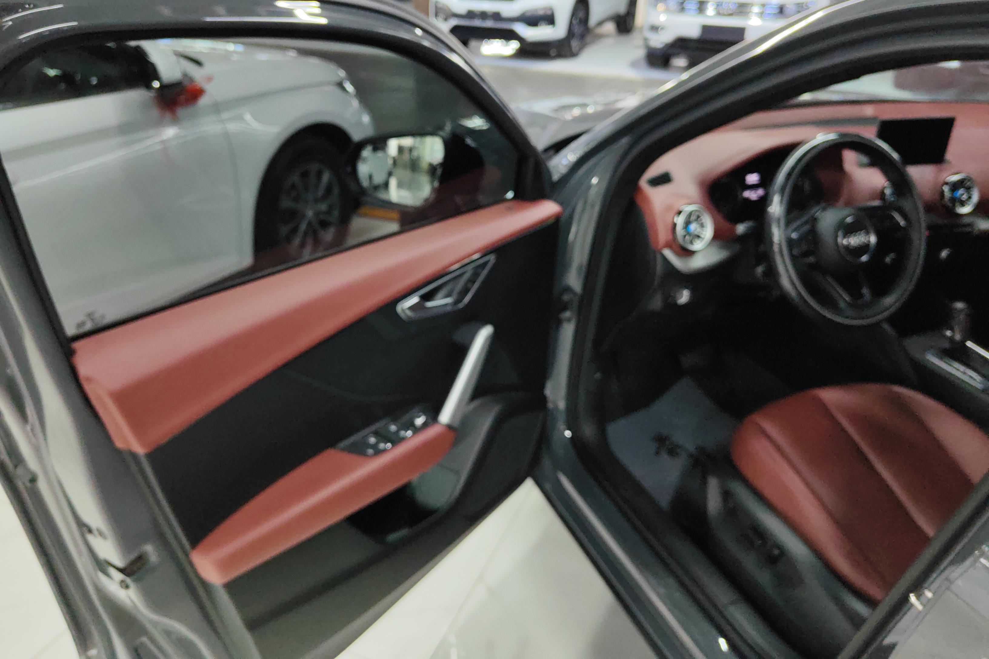 奥迪Q2L 35TFSI 2021款 1.4T 自动 豪华动感型 (国Ⅵ) 