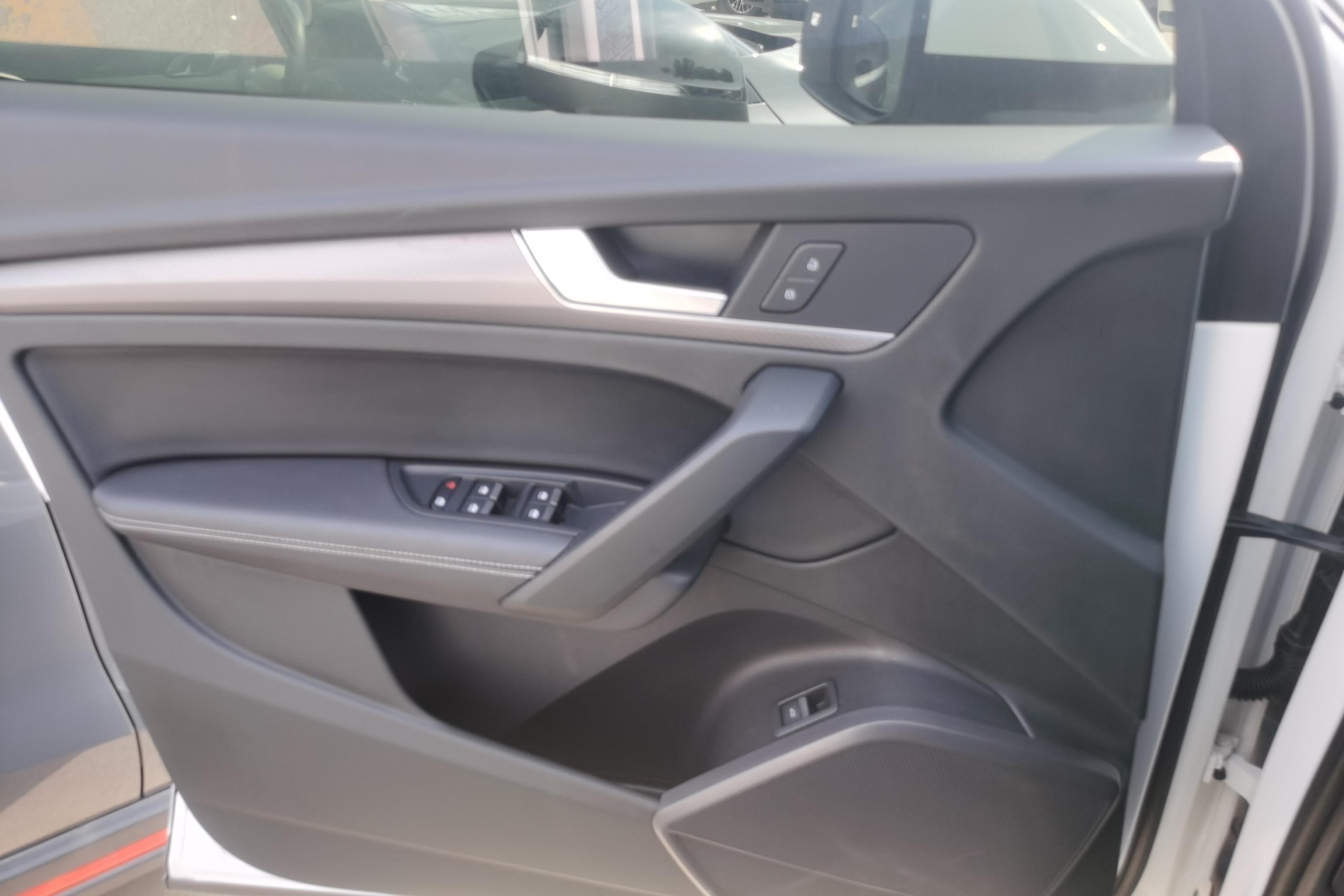 奥迪Q5L 45TFSI 2022款 2.0T 自动 改款豪华动感型 (国Ⅵ) 