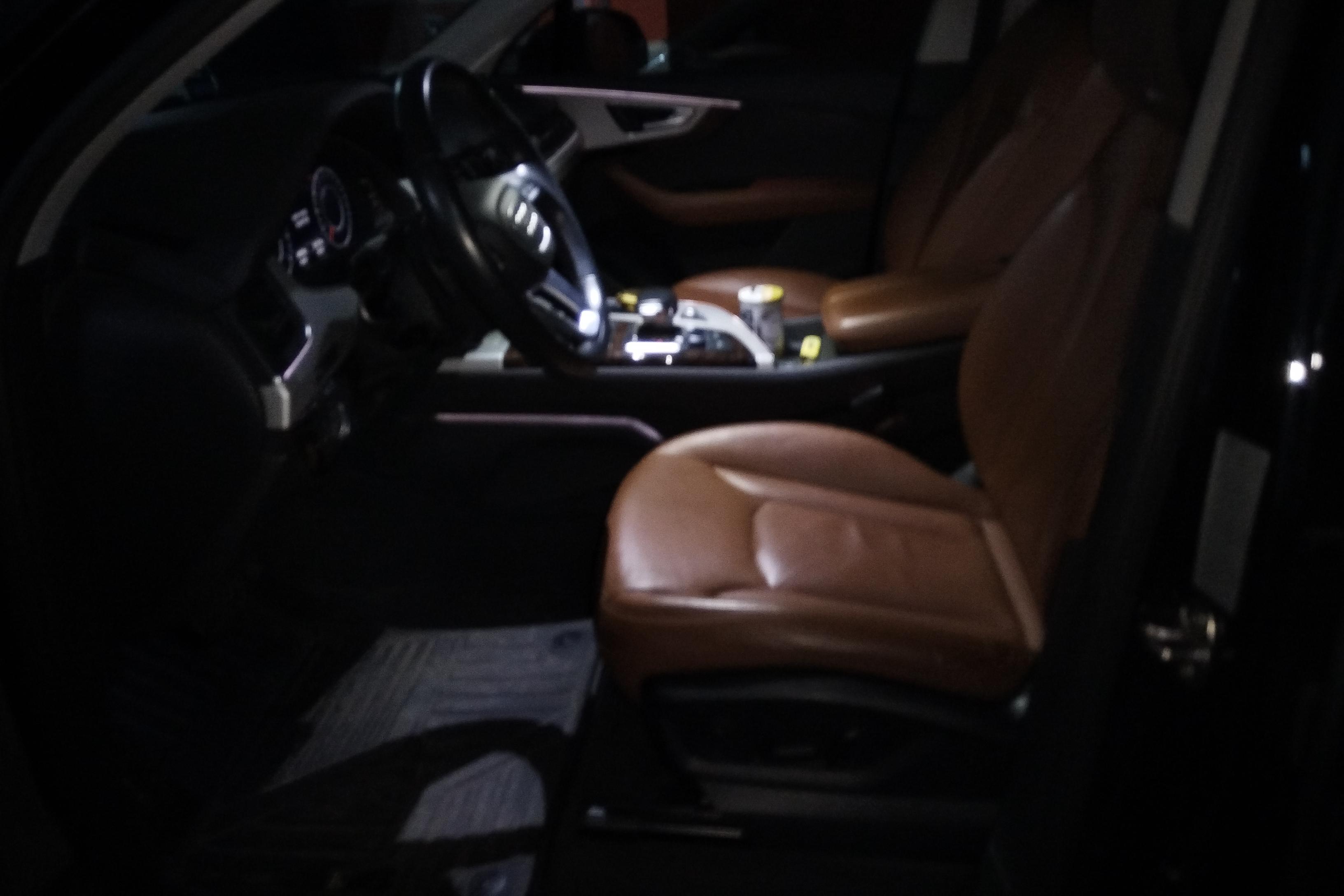 奥迪Q7 55 [进口] 2019款 3.0T 自动 S-Line运动型 