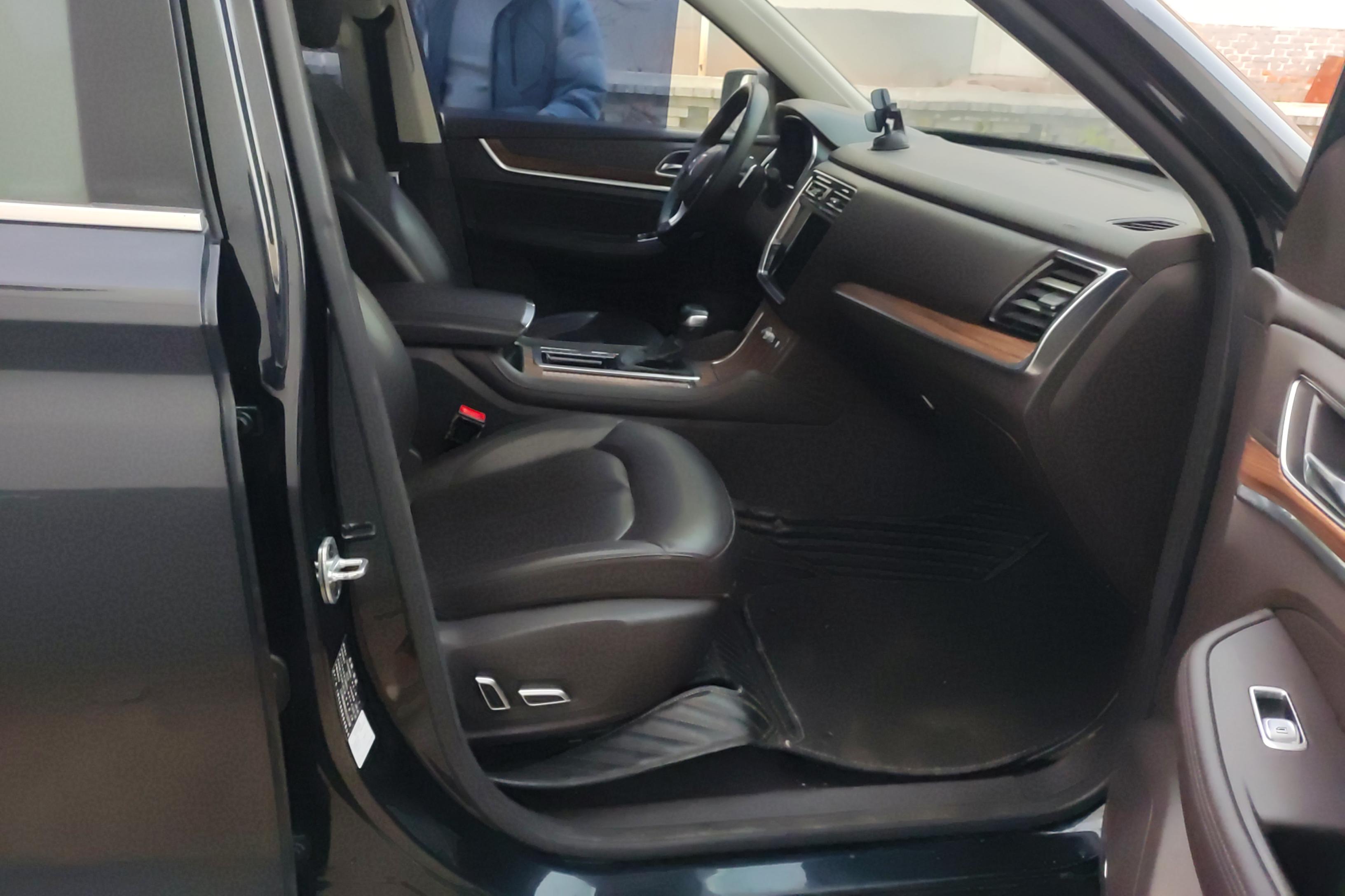 荣威RX8 2018款 2.0T 自动 后驱 30T智联网旗舰版 (国Ⅴ) 