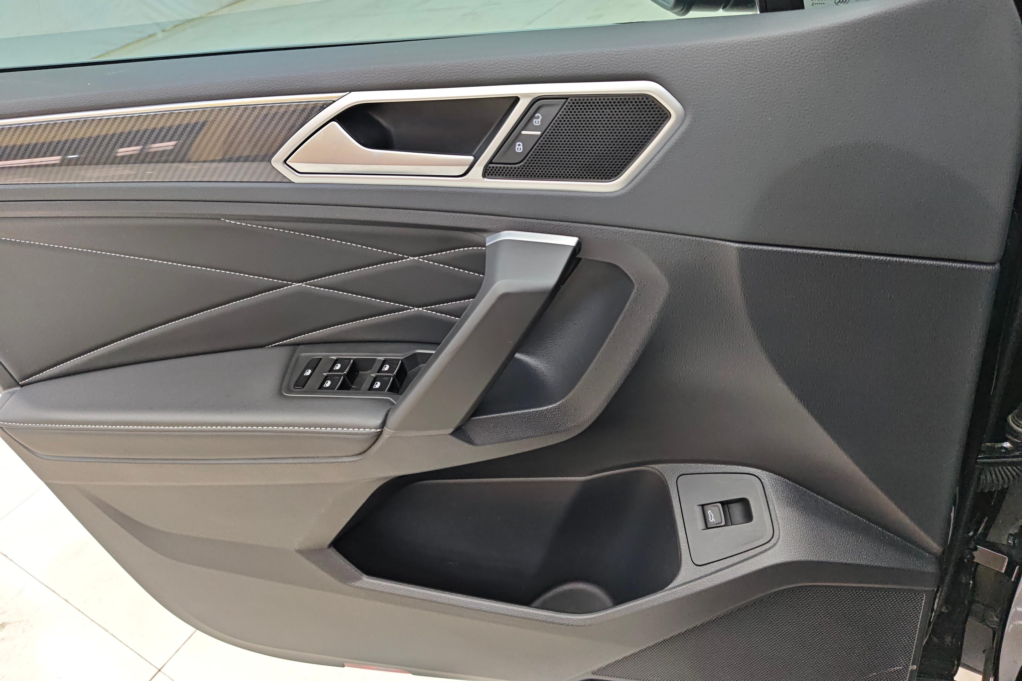 大众途观L R-Line 2023款 2.0T 自动 330TSI越享版 (国Ⅵ) 