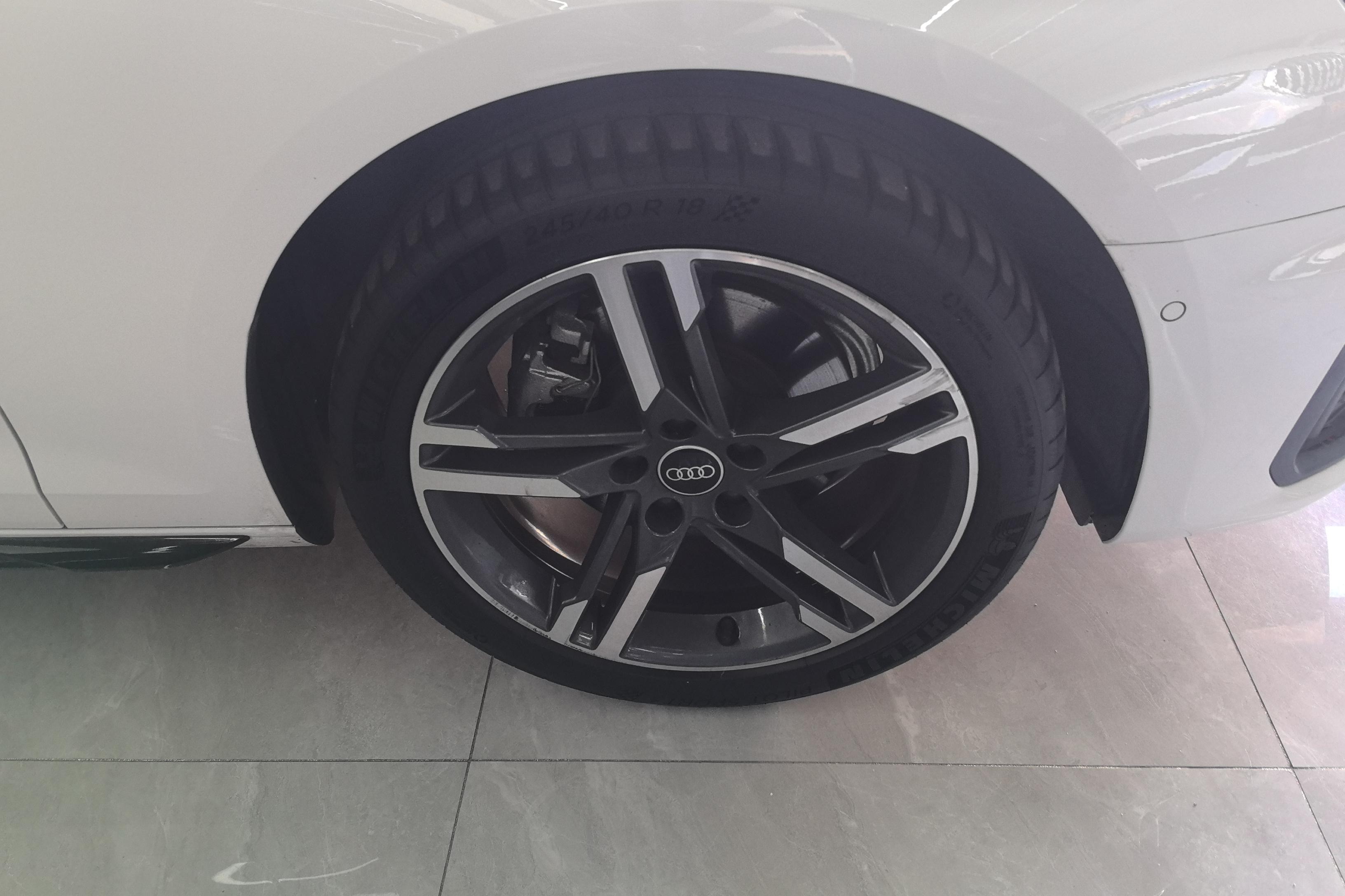奥迪A4L 2022款 2.0T 自动 豪华动感型 (国Ⅵ) 