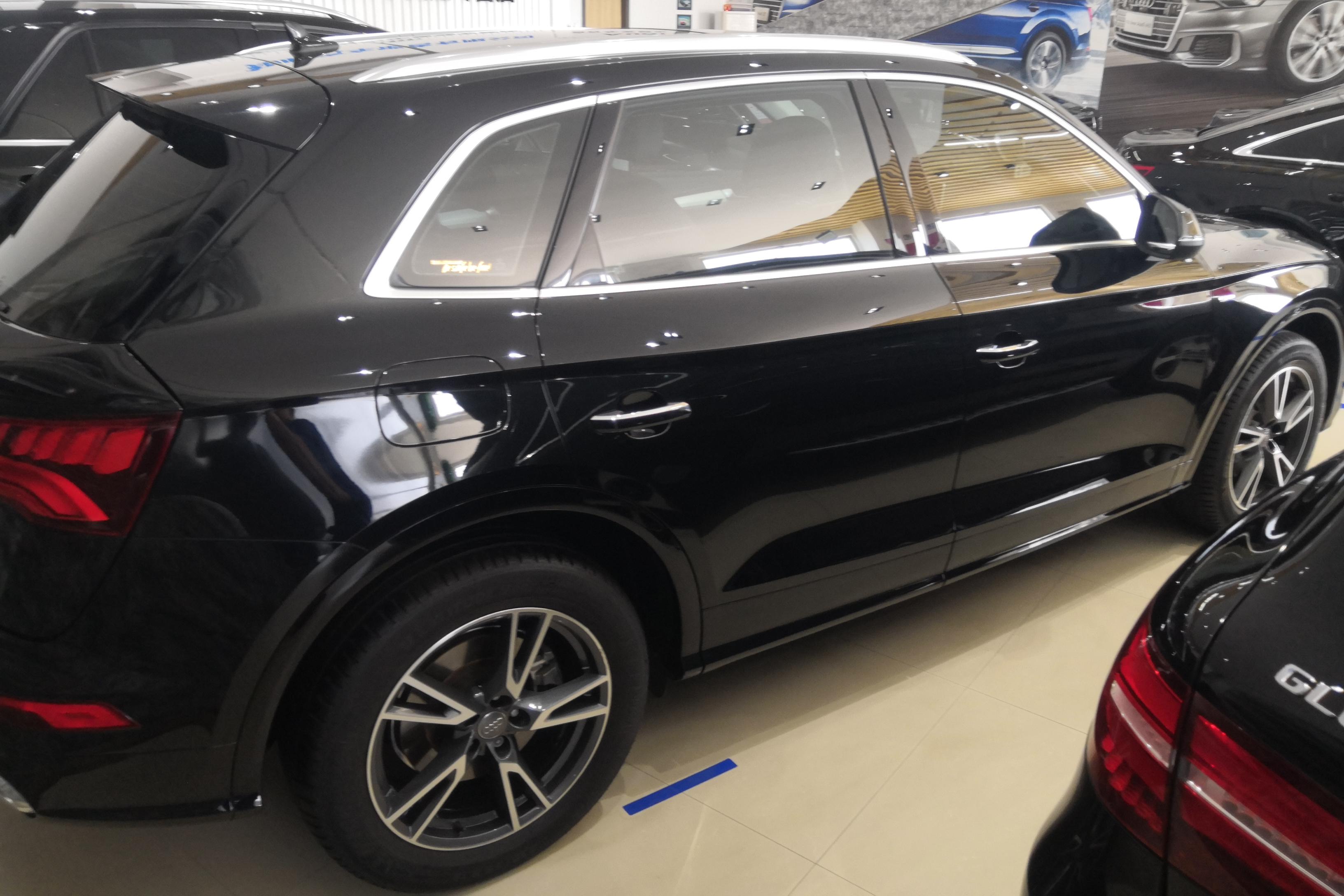 奥迪Q5L 40TFSI 2018款 2.0T 自动 荣享时尚型 (国Ⅵ) 