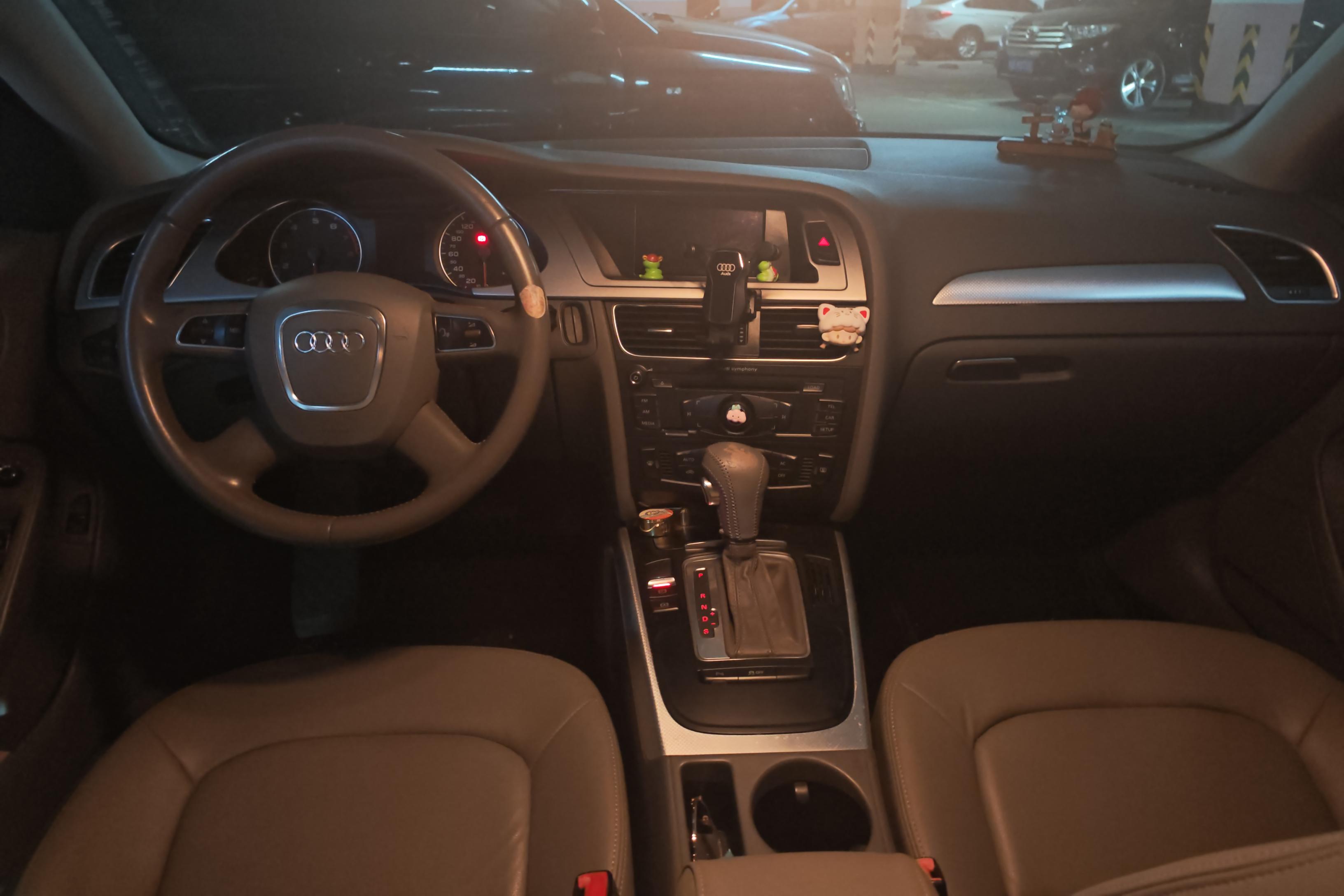 奥迪A4L 2012款 2.0T 自动 标准型 (国Ⅳ) 