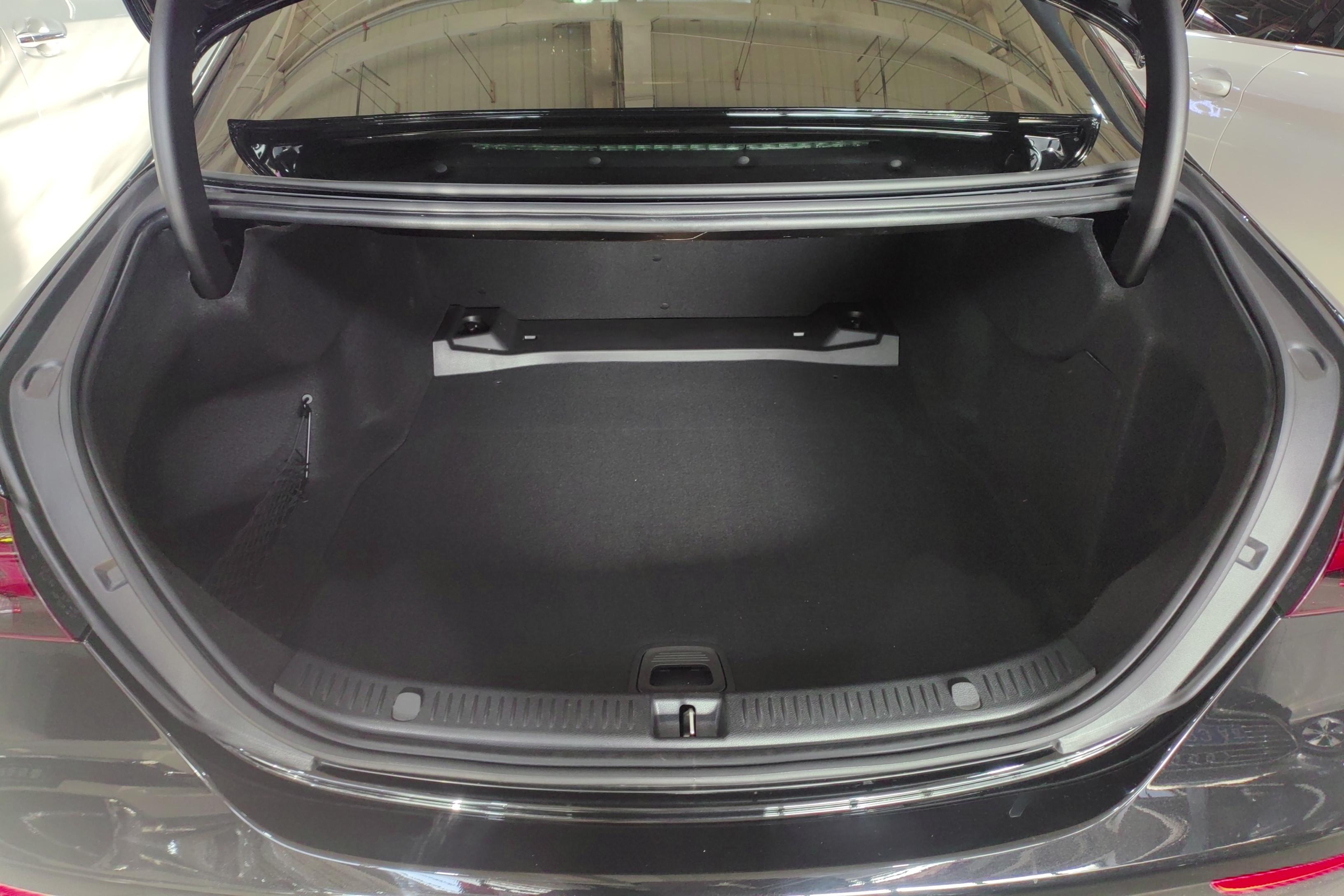 奔驰E级 E260 [进口] 2021款 2.0T 自动 汽油 改款时尚型运动版 