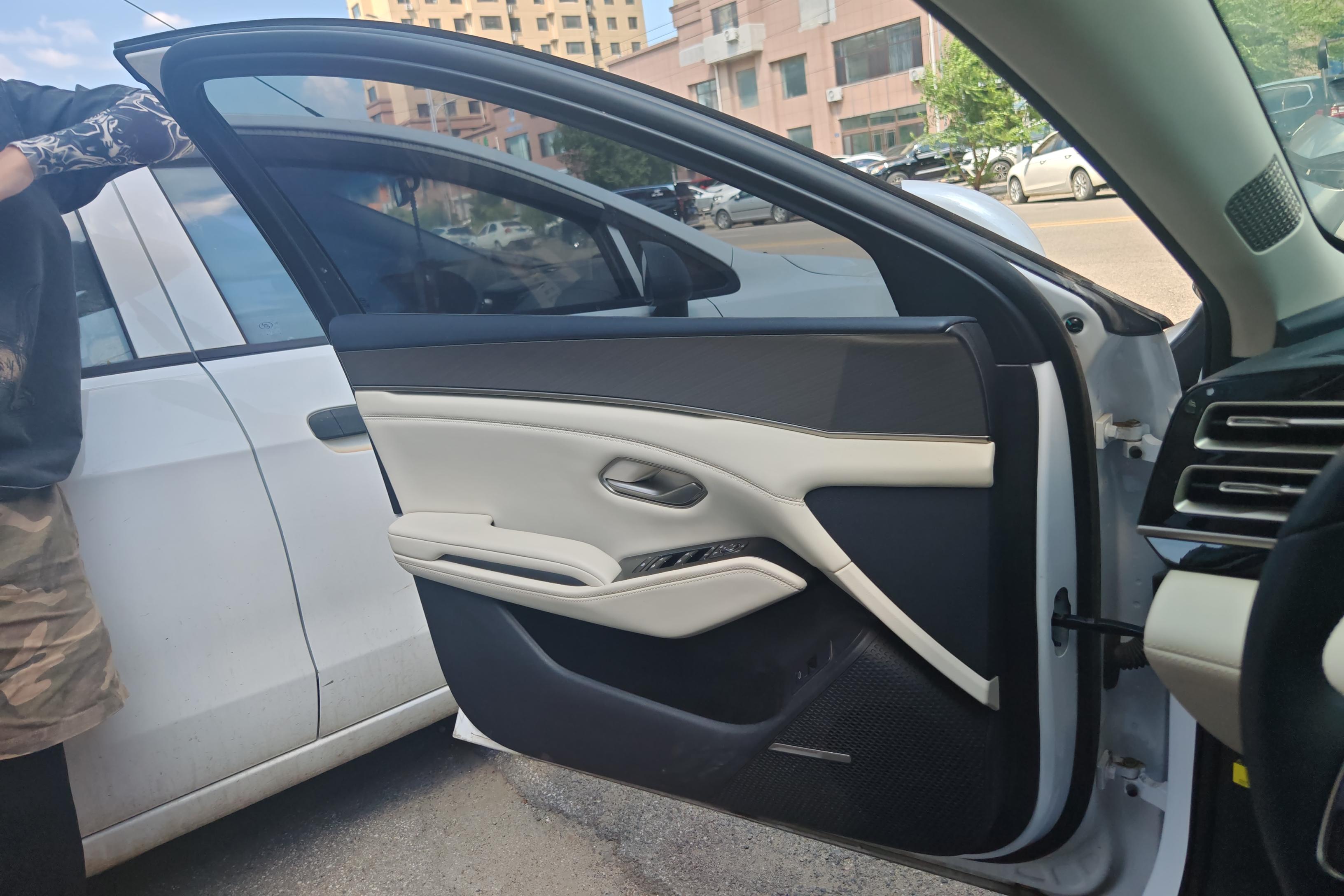 比亚迪秦L DM-i 2024款 1.5L 自动 120KM超越型 (国Ⅵ) 