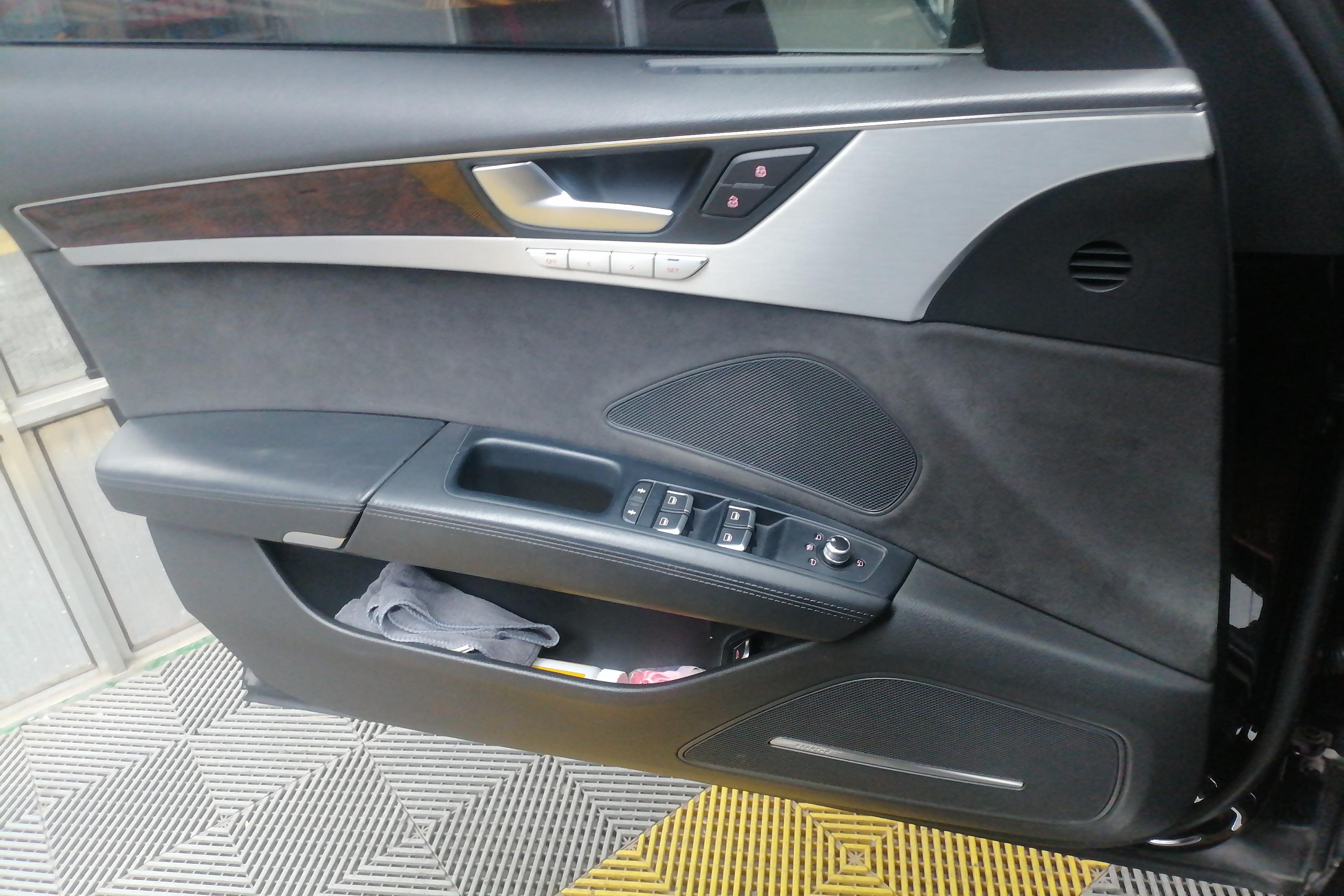 奥迪A8L 45 [进口] 2014款 3.0T 自动 汽油 豪华型 