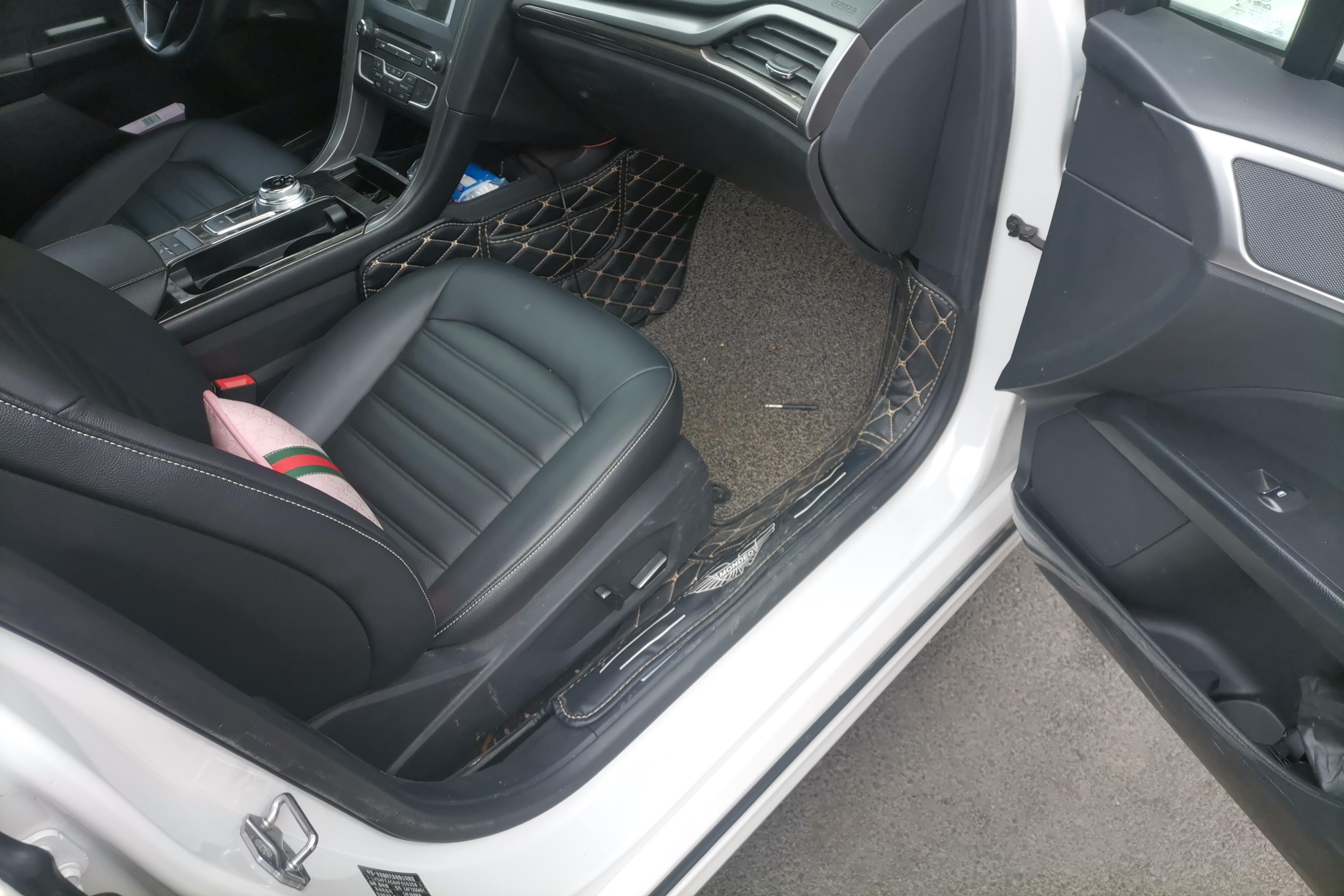 福特蒙迪欧 2017款 2.0T 自动 EcoBoost200豪华型 (国Ⅴ) 