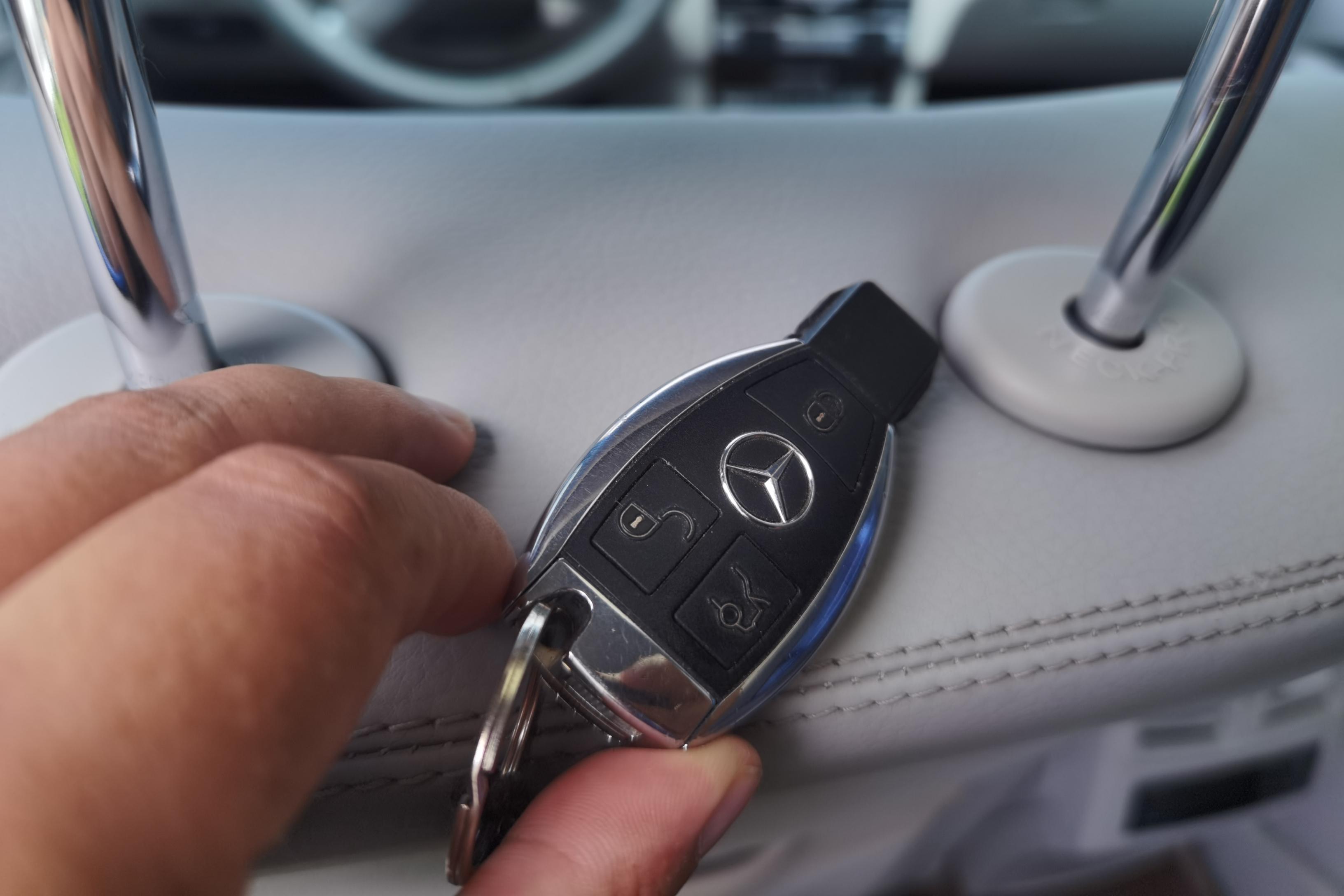 奔驰E级 E300 [进口] 2009款 3.0L 自动 汽油 优雅型 