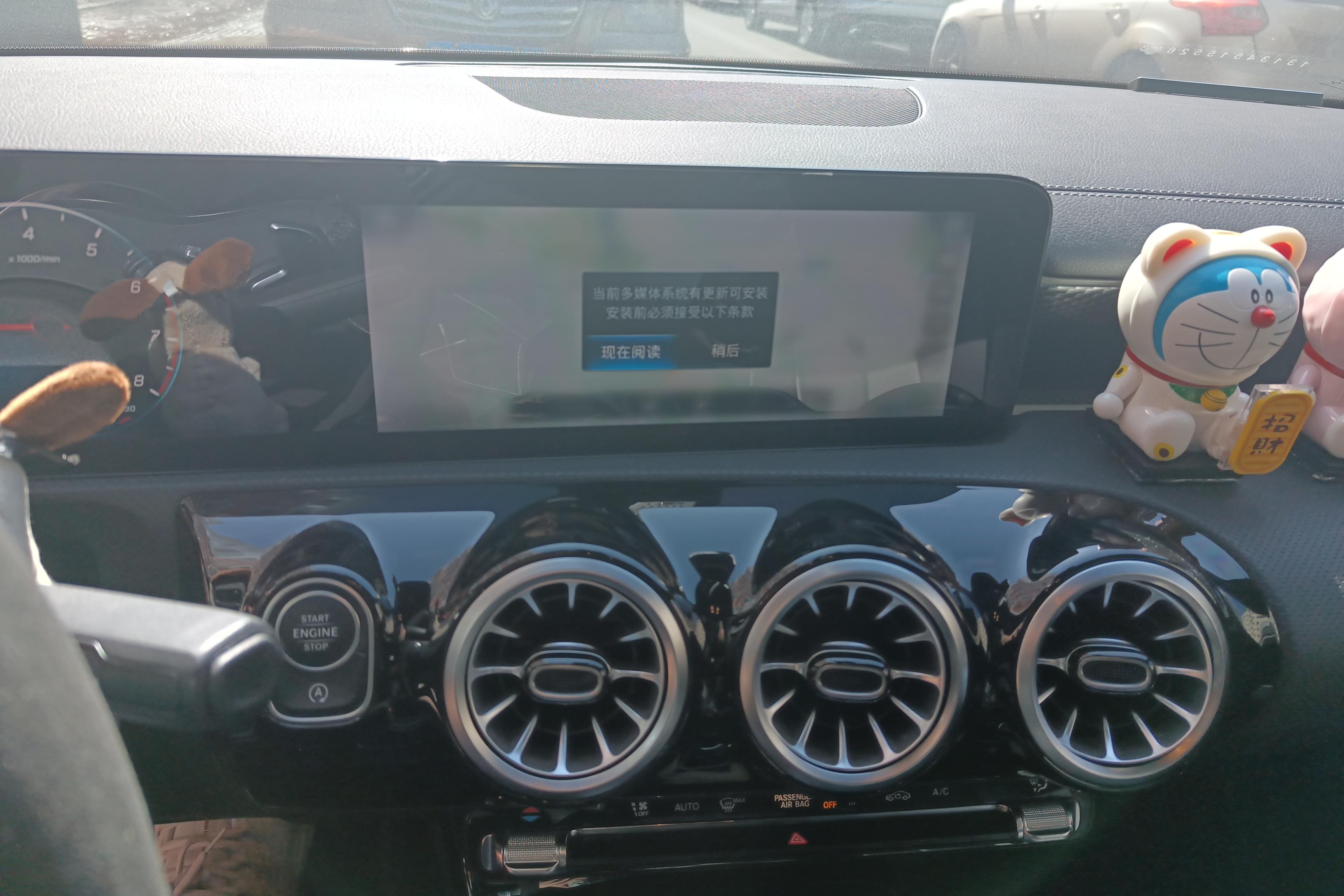 奔驰A级 A200L 2022款 1.3T 自动 改款运动轿车动感型 (国Ⅵ) 
