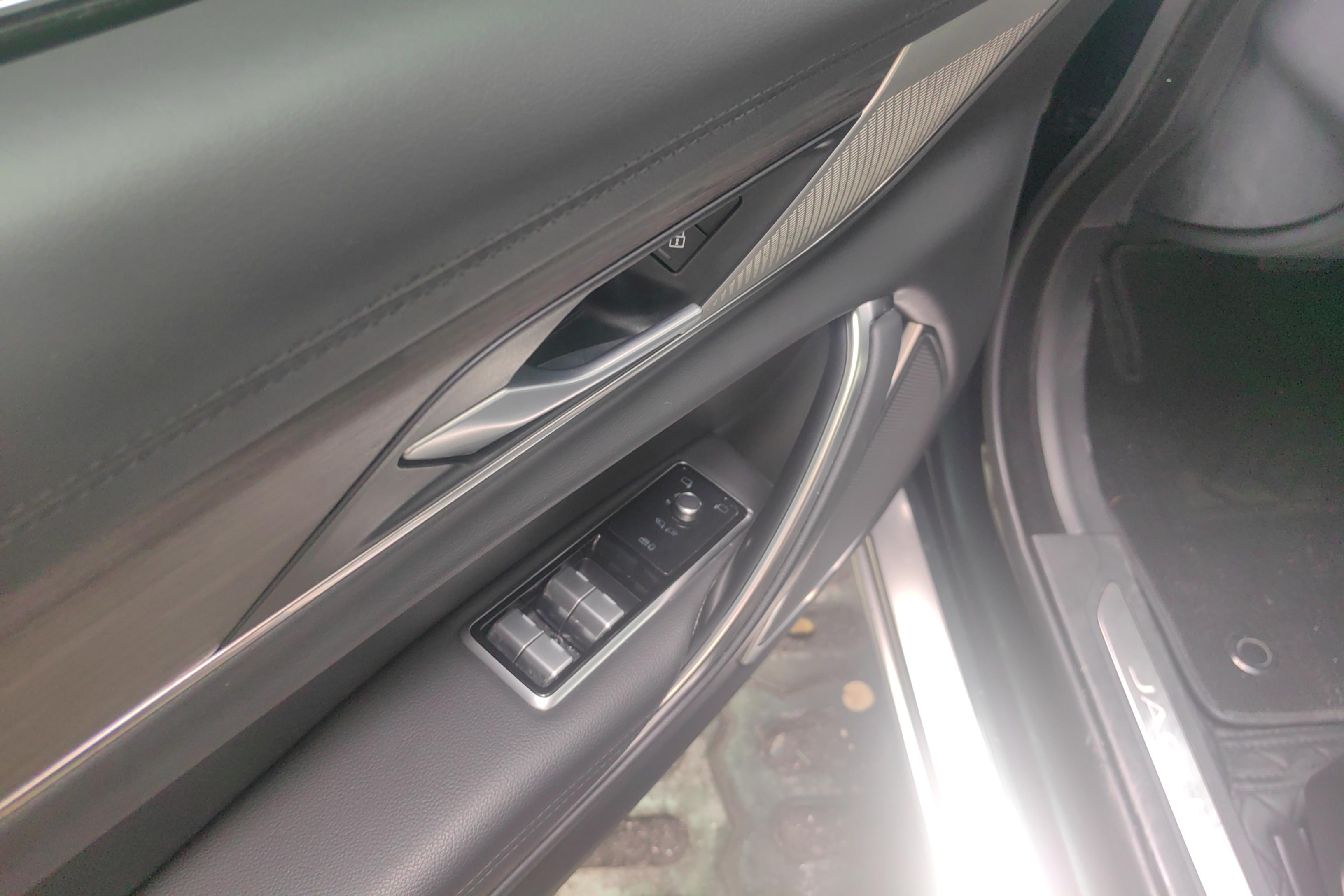 捷豹XFL P200 2020款 2.0T 自动 精英版 (国Ⅵ) 