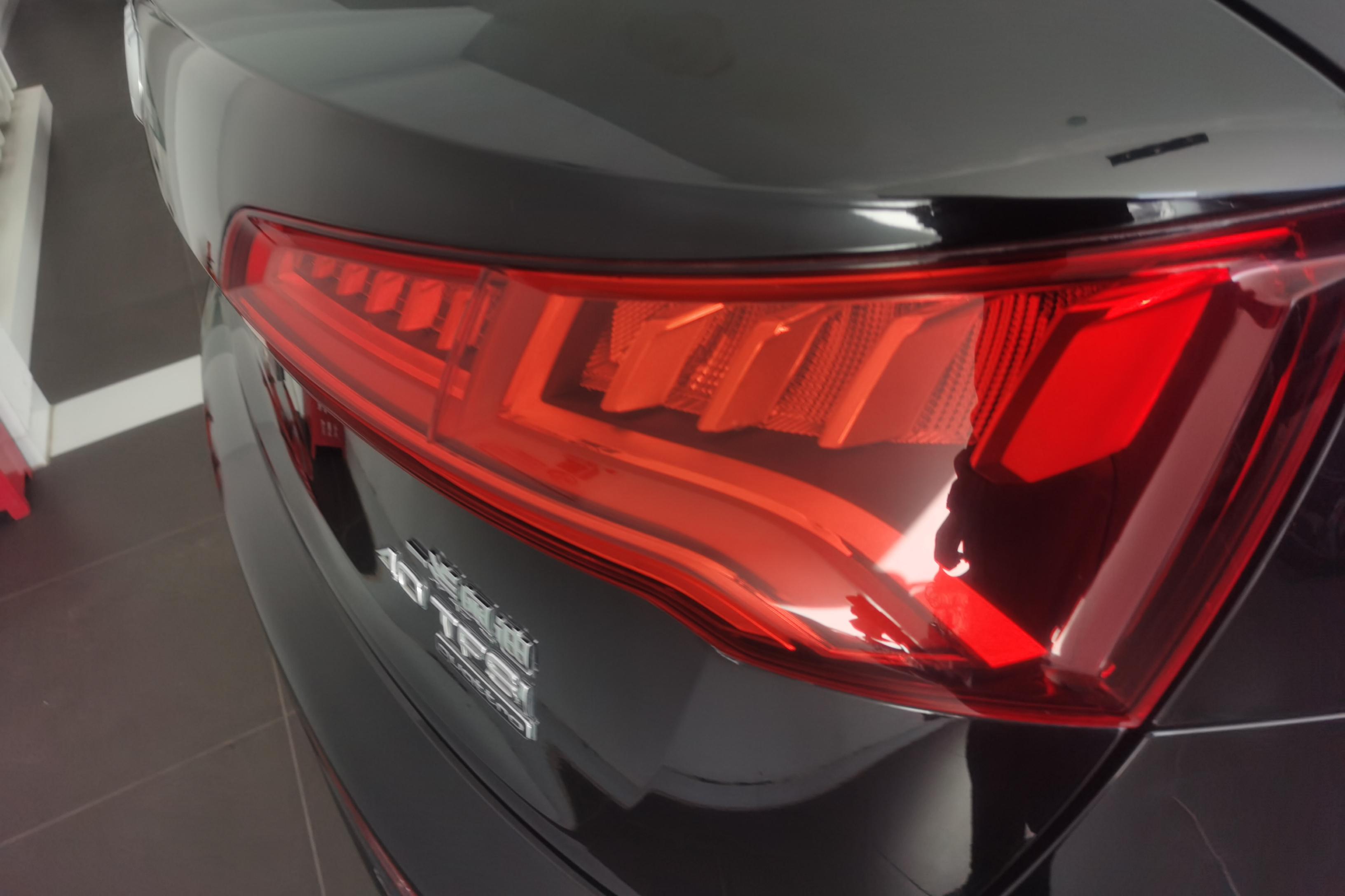 奥迪Q5L 40TFSI 2018款 2.0T 自动 荣享时尚型 (国Ⅴ) 