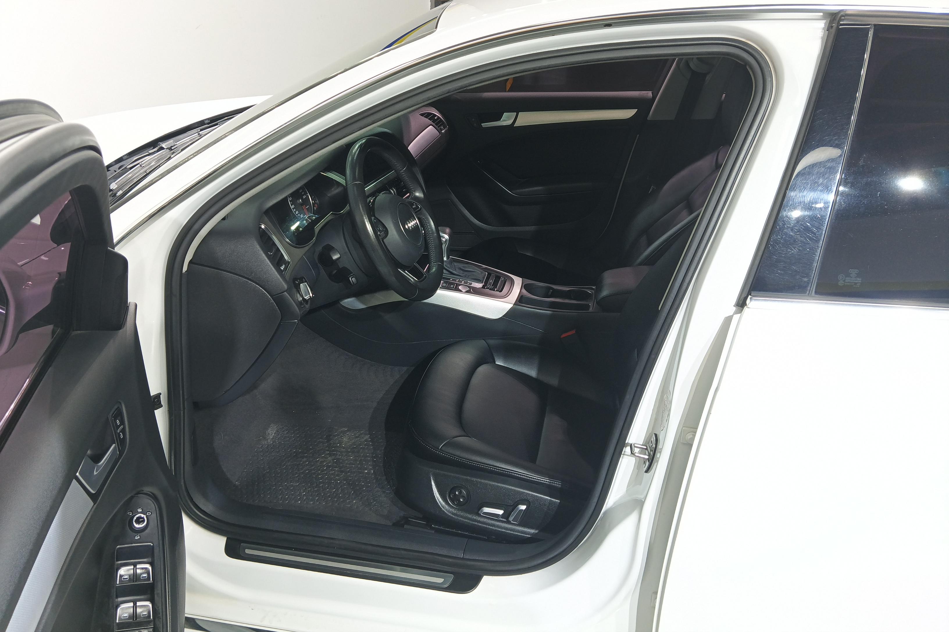 奥迪A4L 2016款 2.0T 自动 标准型典藏版 (国Ⅴ) 