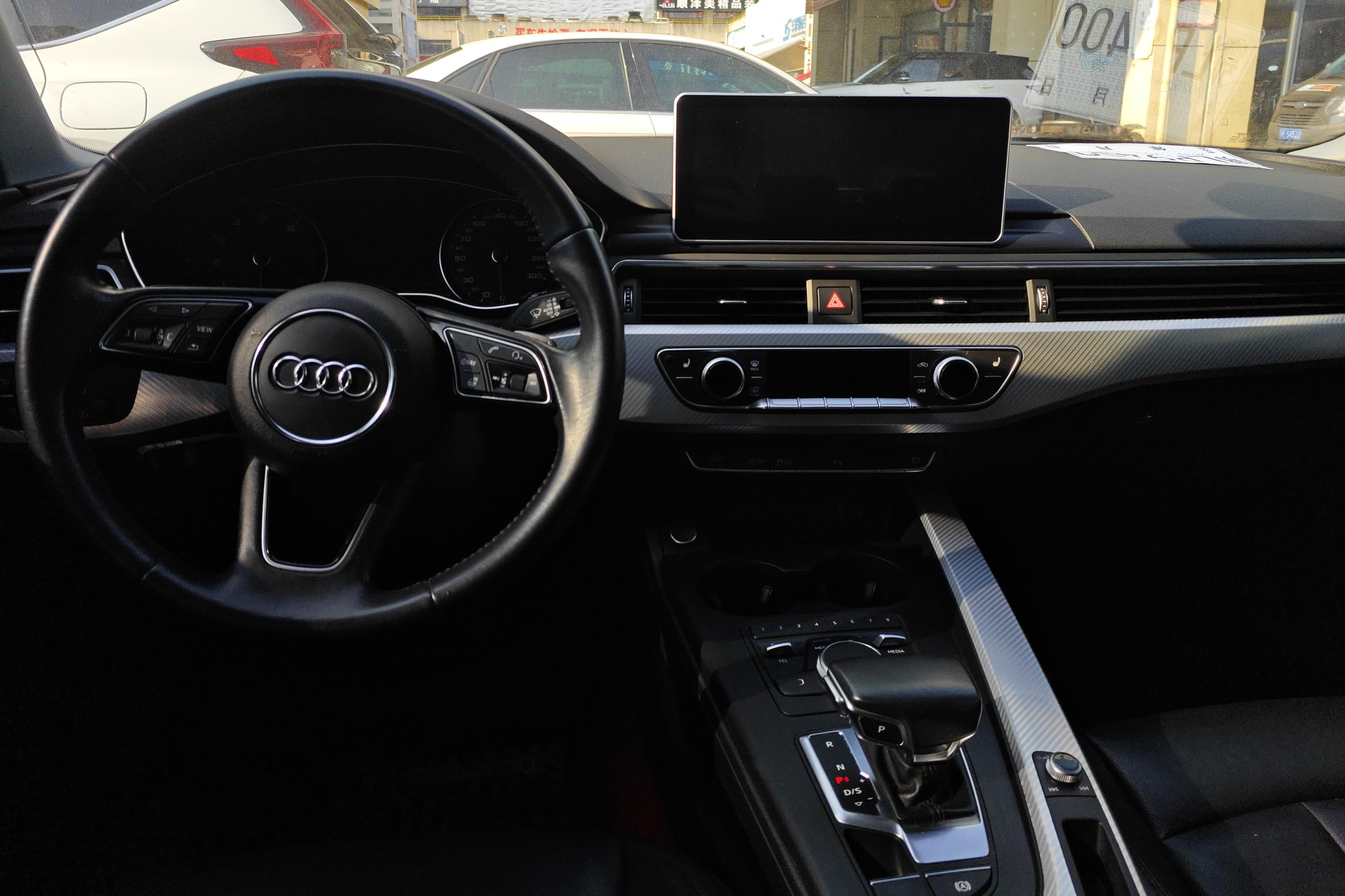 奥迪A4L 2017款 2.0T 自动 时尚型 (国Ⅴ) 