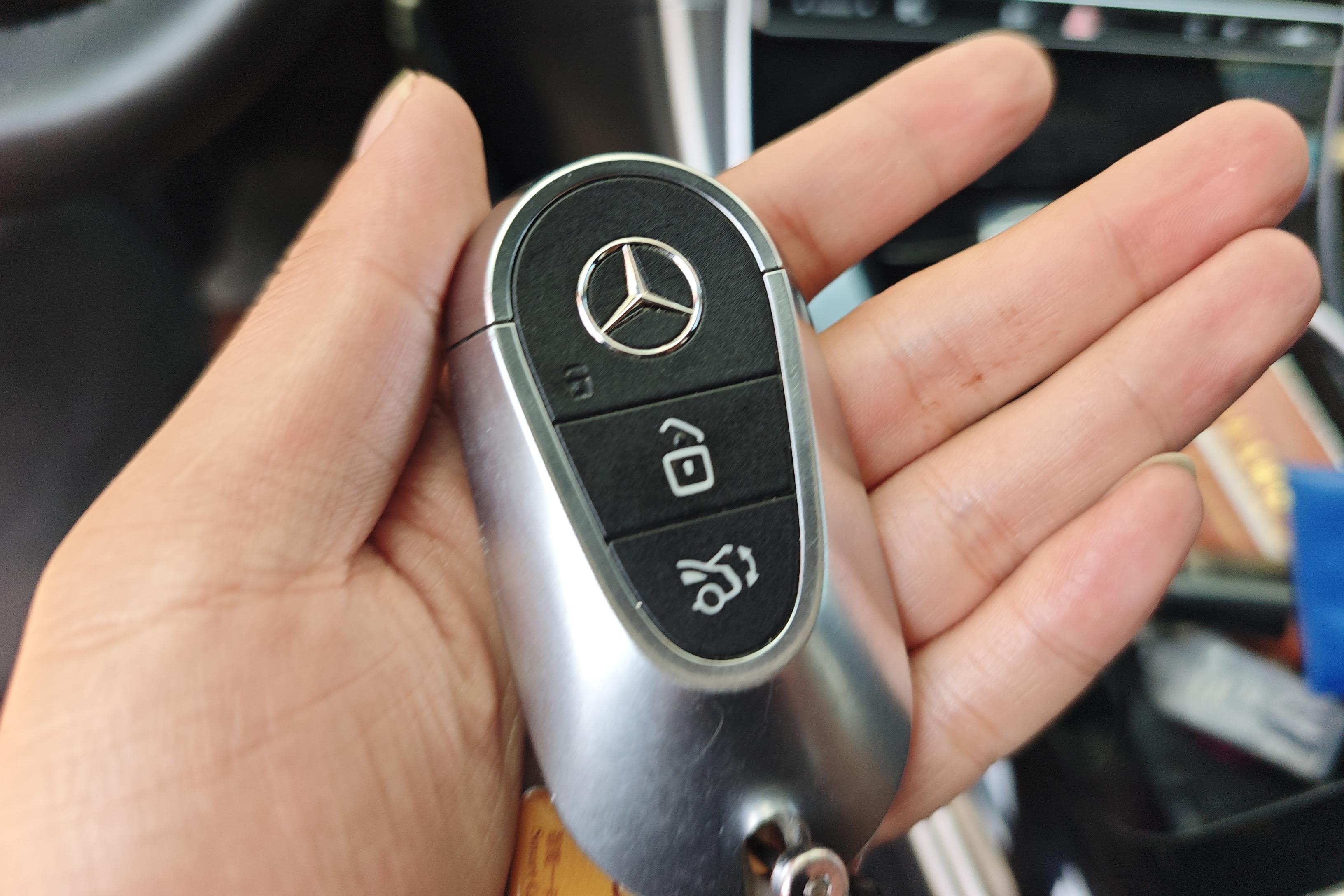 奔驰C级 C200L 2022款 1.5T 自动 改款运动版 (国Ⅵ) 