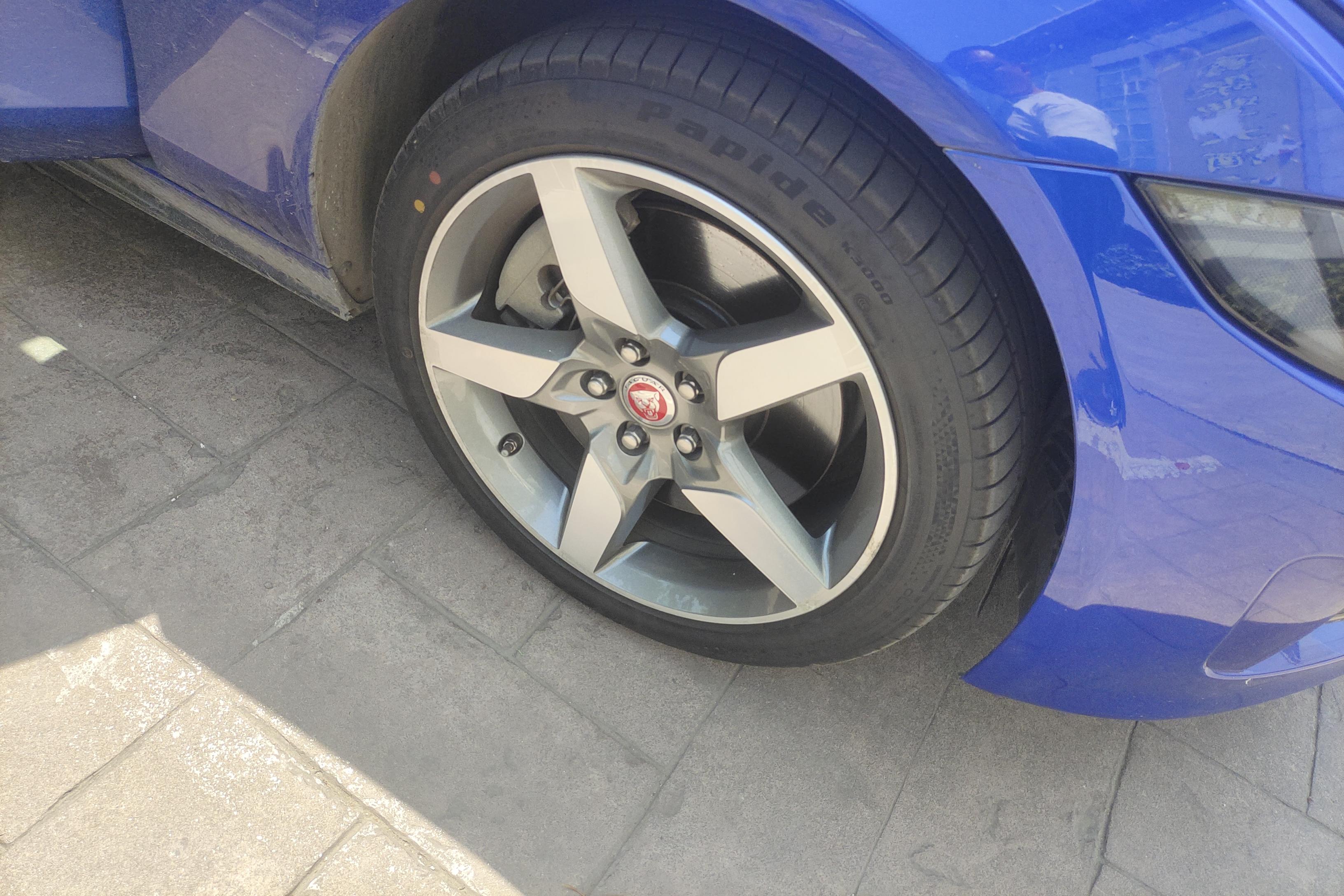 捷豹XE [进口] 2018款 2.0T 自动 300PS-R-SPORT运动版 