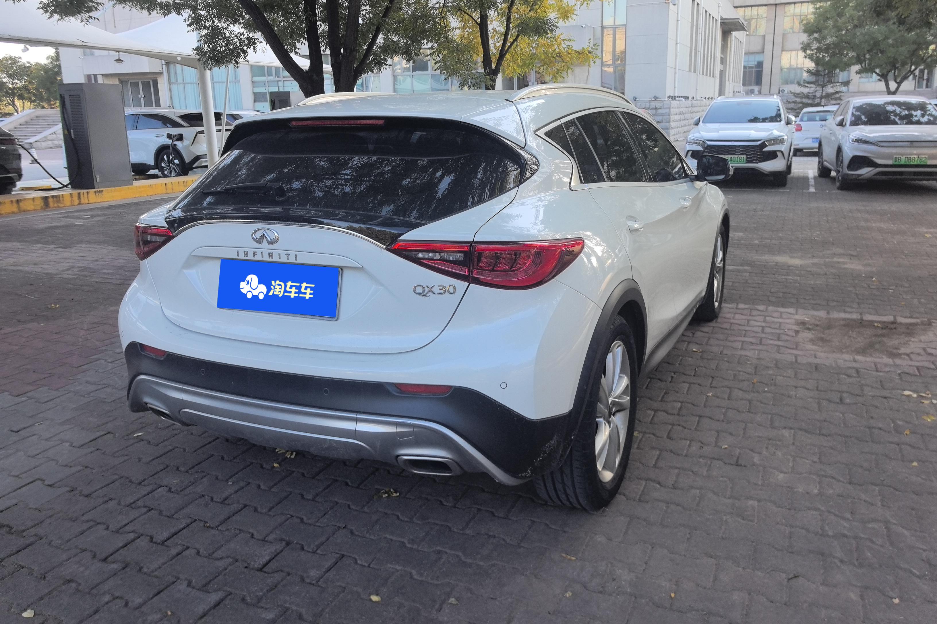 英菲尼迪QX30 [进口] 2017款 1.6T 自动 时尚版 